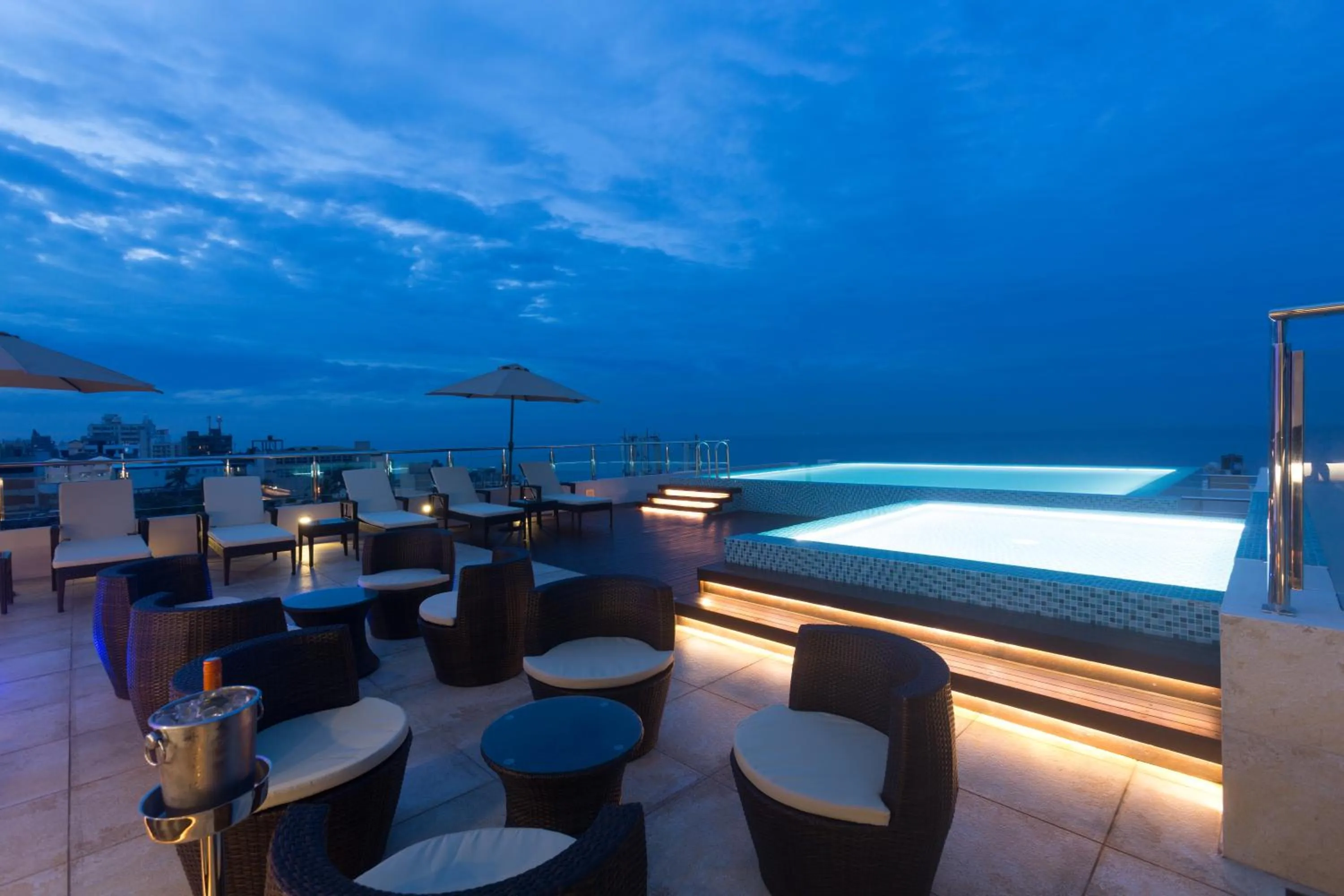 Restaurant/places to eat in Renuka City Hotel