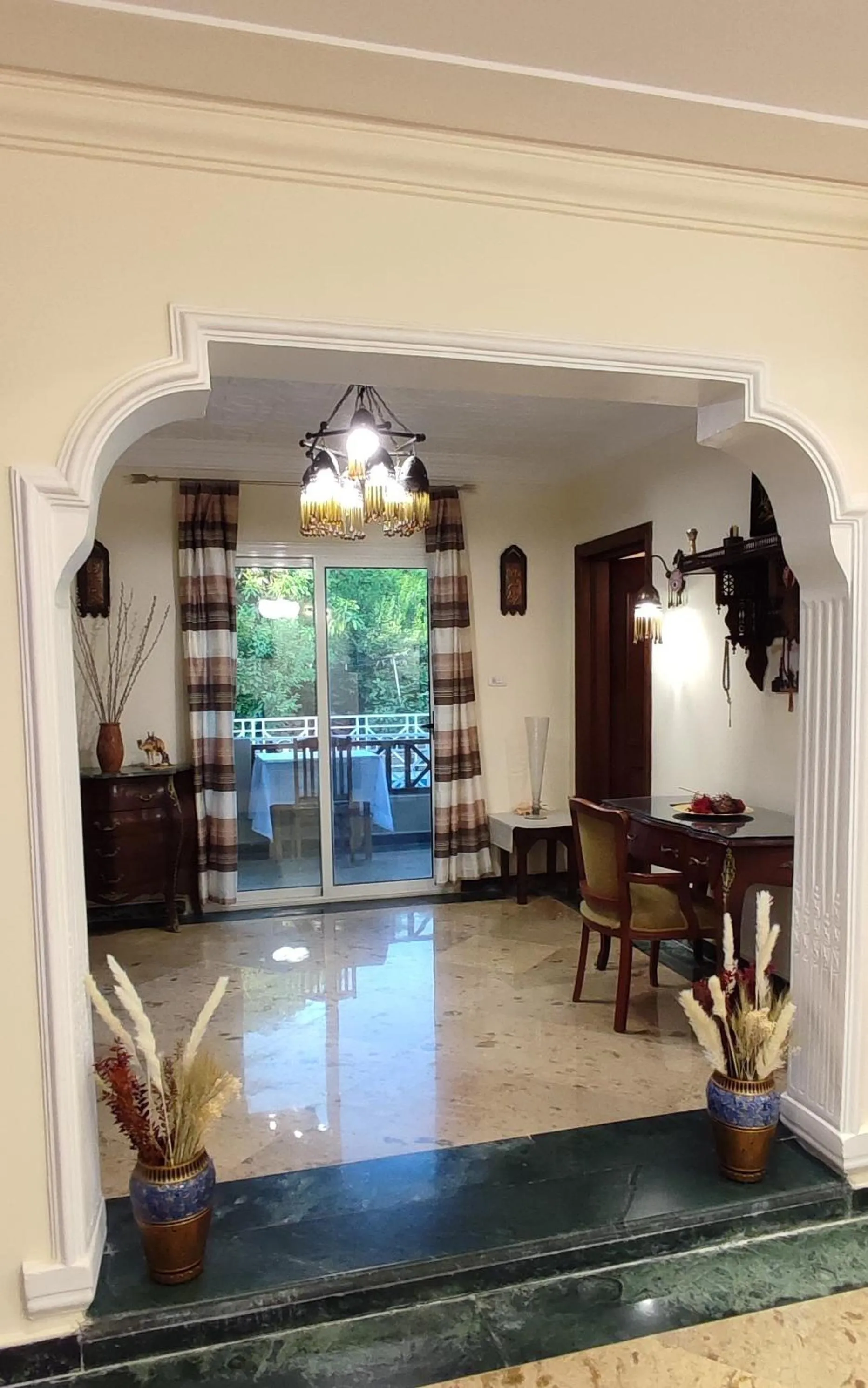 Library in Villa Rayan