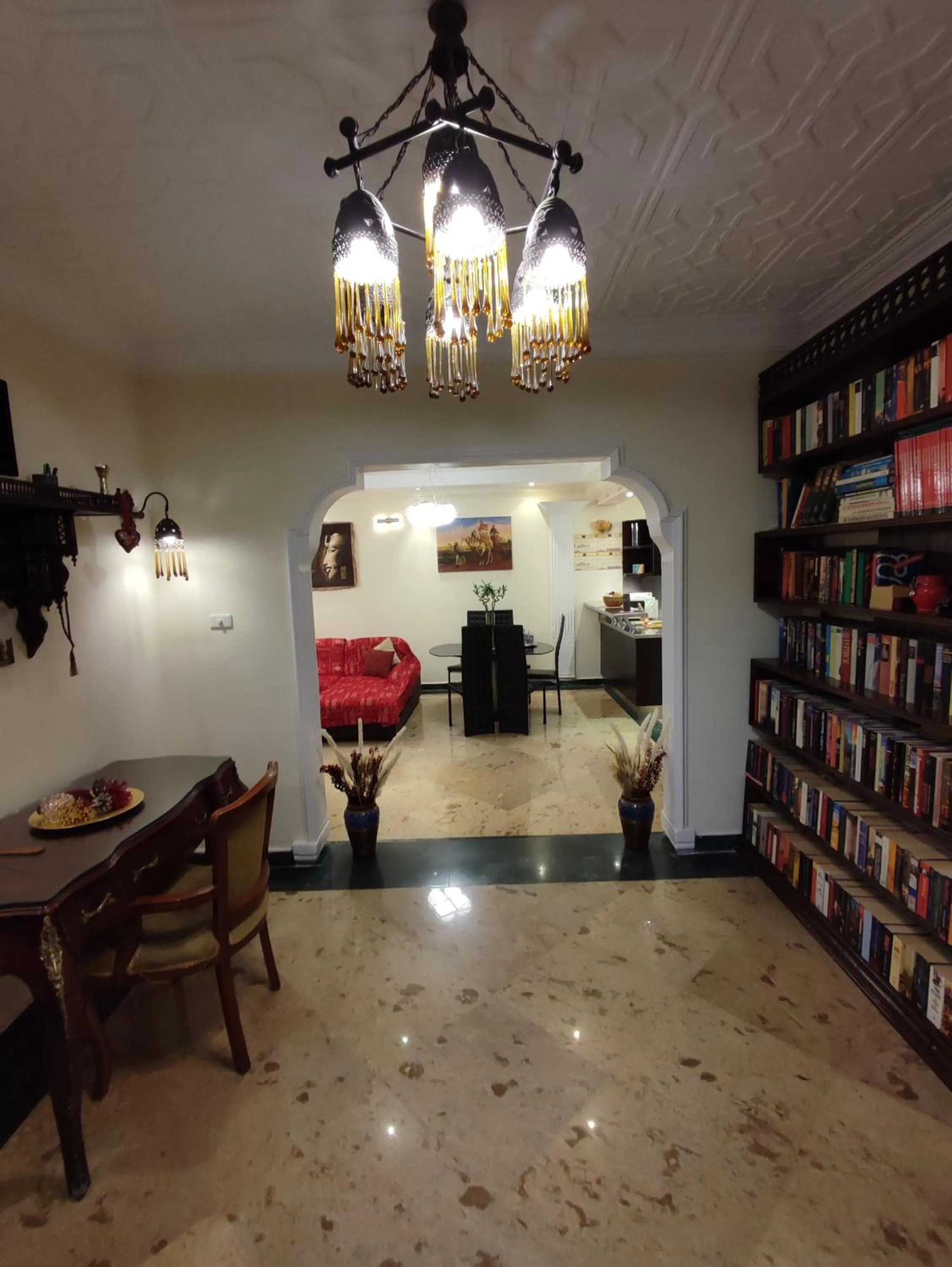 Library in Villa Rayan