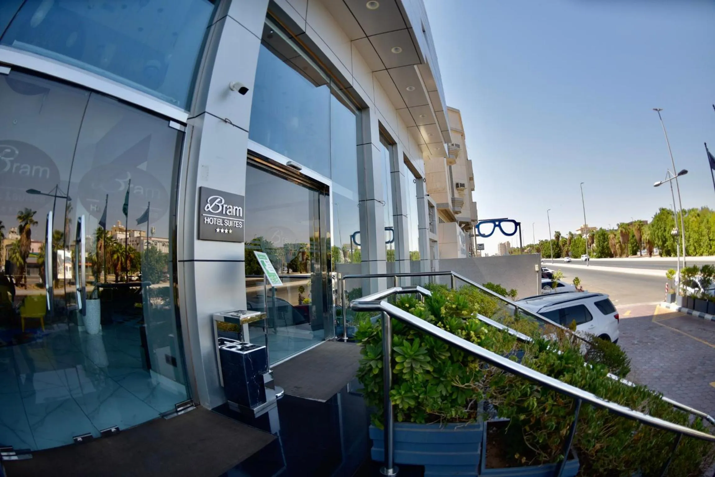 Facade/entrance in Bram Suites