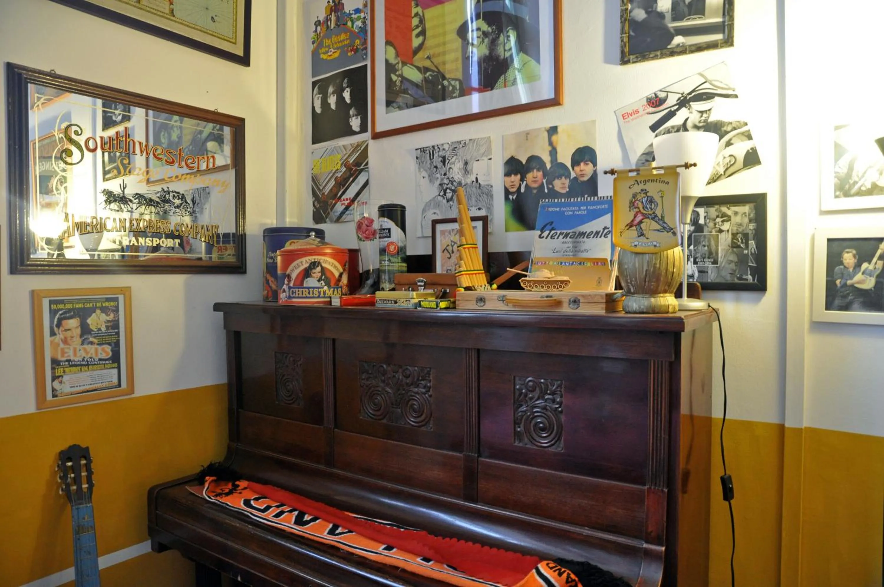 Decorative detail in Litus Roma Hostel