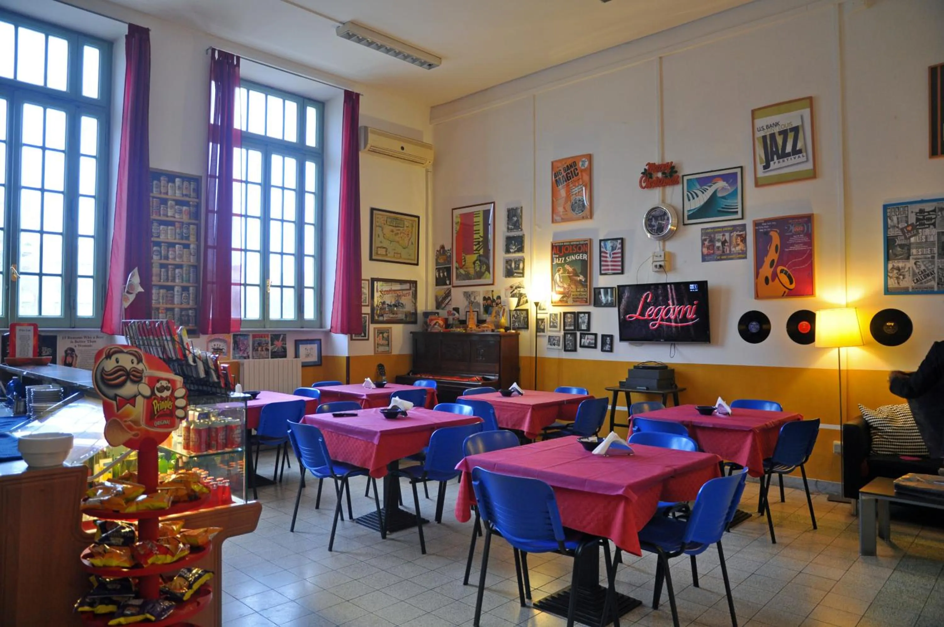 Restaurant/places to eat in Litus Roma Hostel