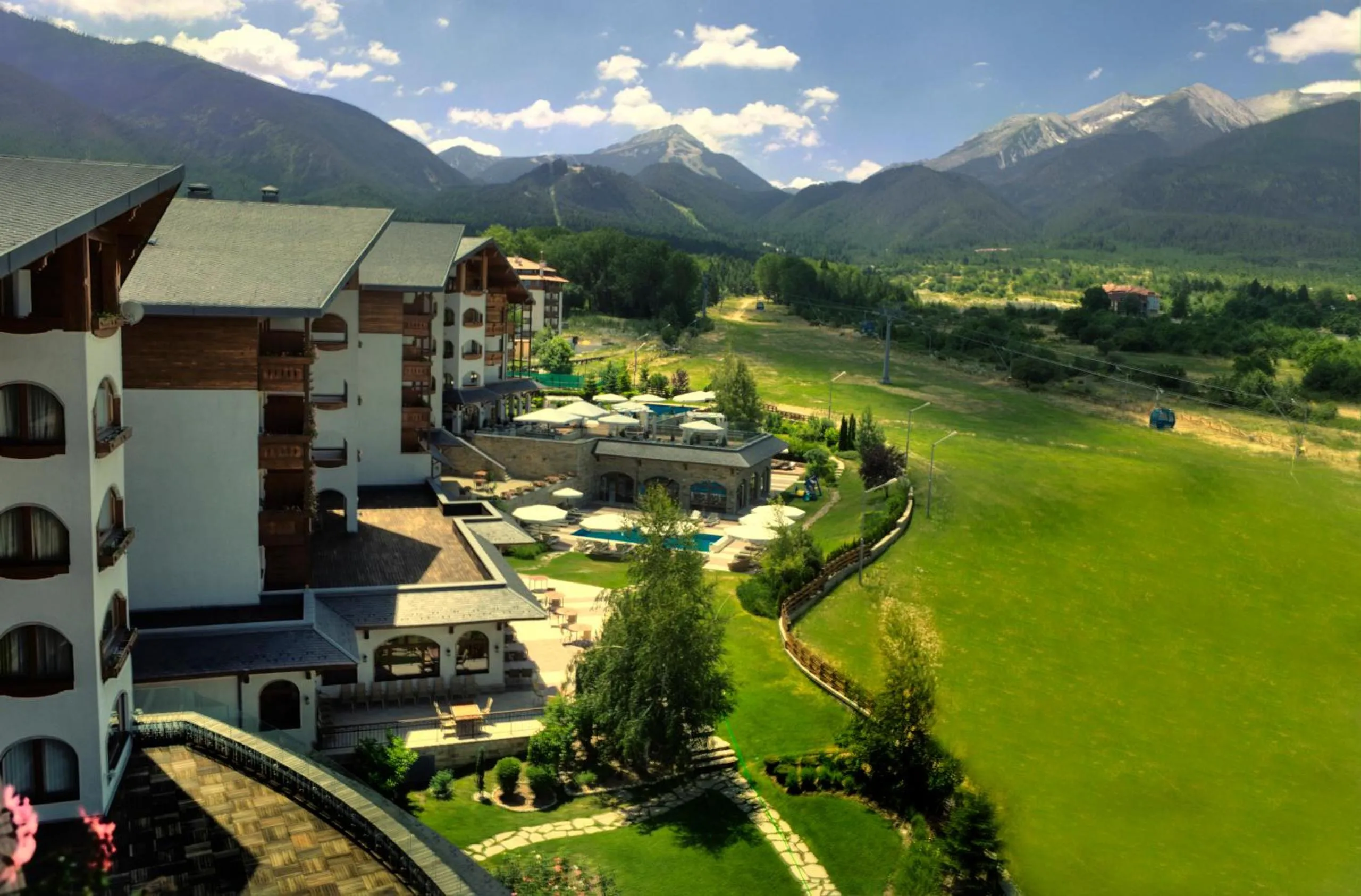 Garden in Kempinski Hotel Grand Arena Bansko