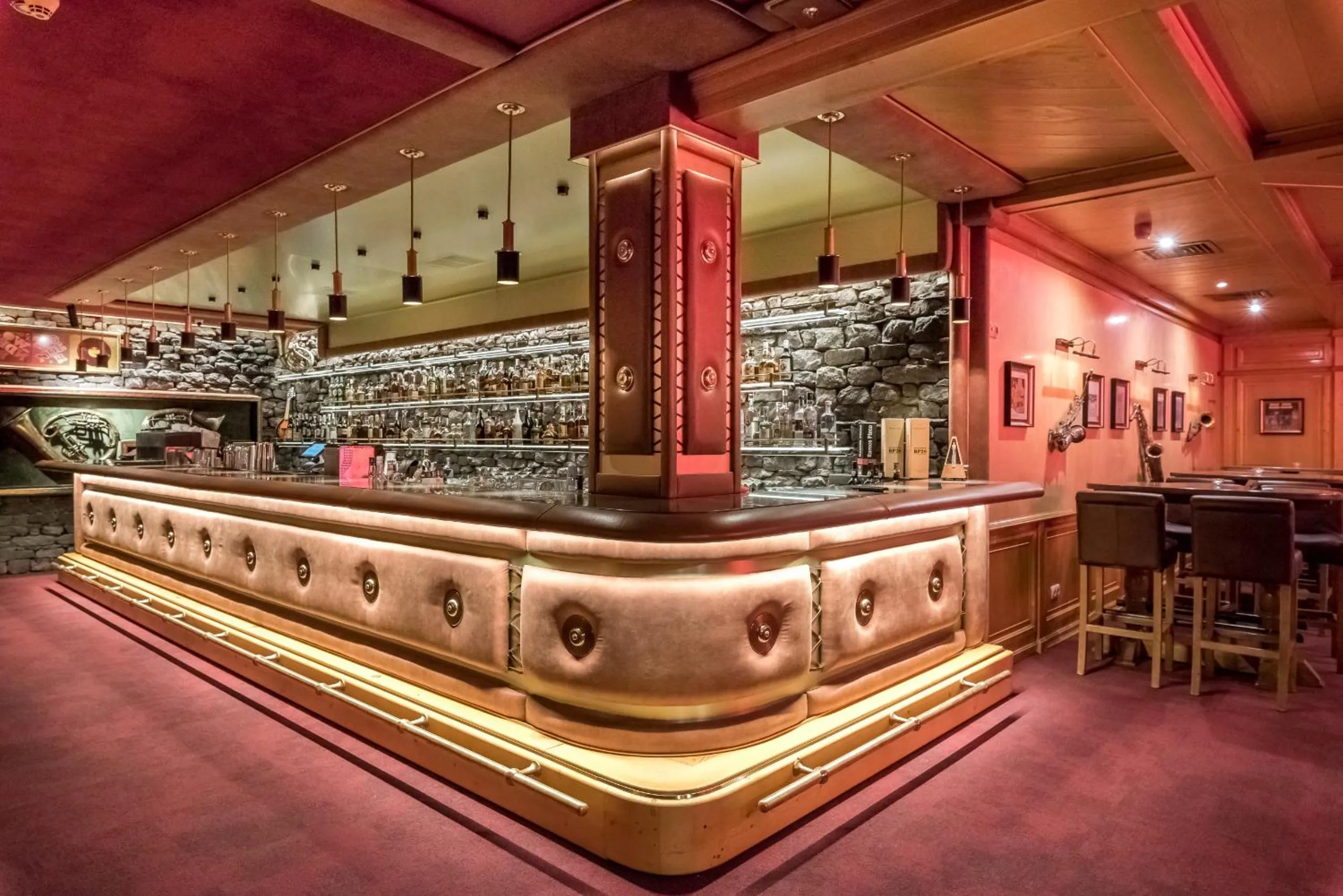 Lounge or bar in Kempinski Hotel Grand Arena Bansko