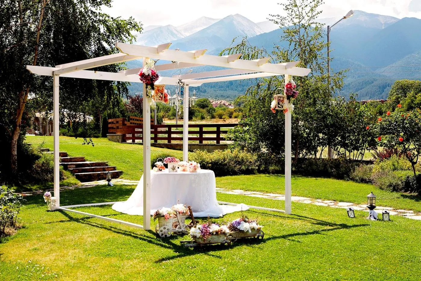 Garden in Kempinski Hotel Grand Arena Bansko
