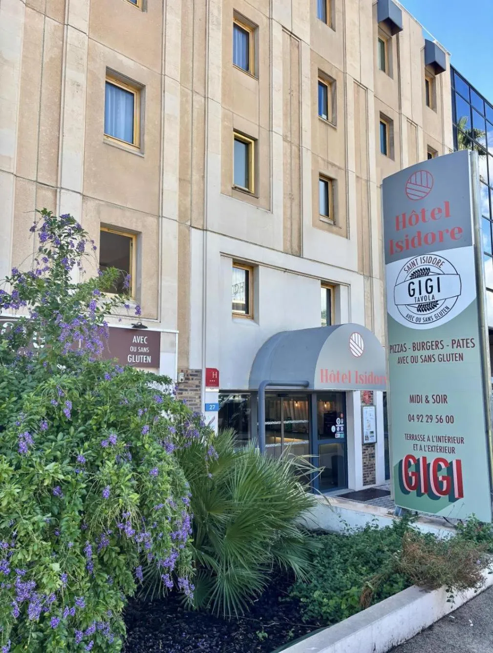 Property building in Hotel-Restaurant Isidore Nice Ouest