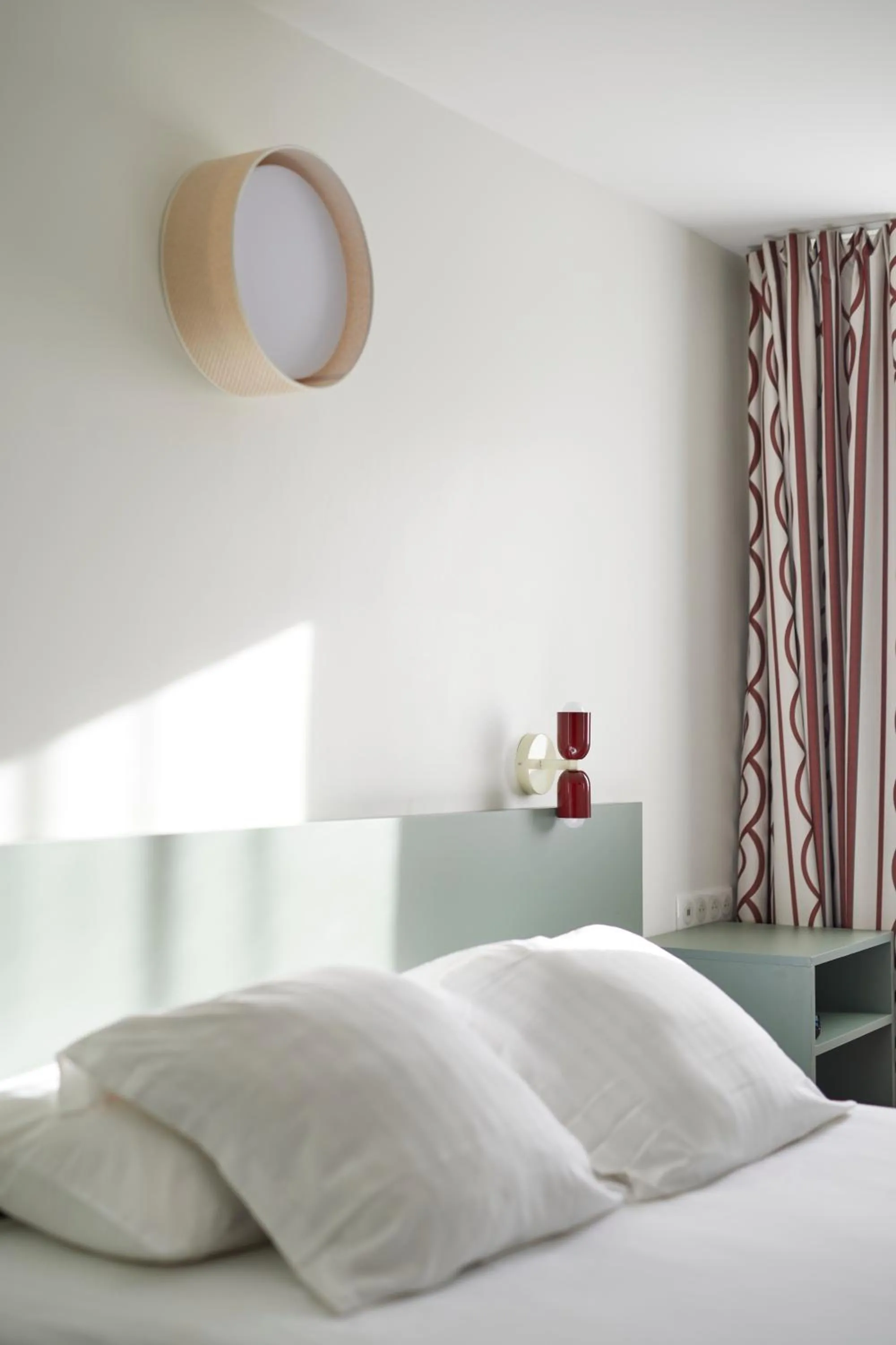 Bed in Hotel-Restaurant Isidore Nice Ouest