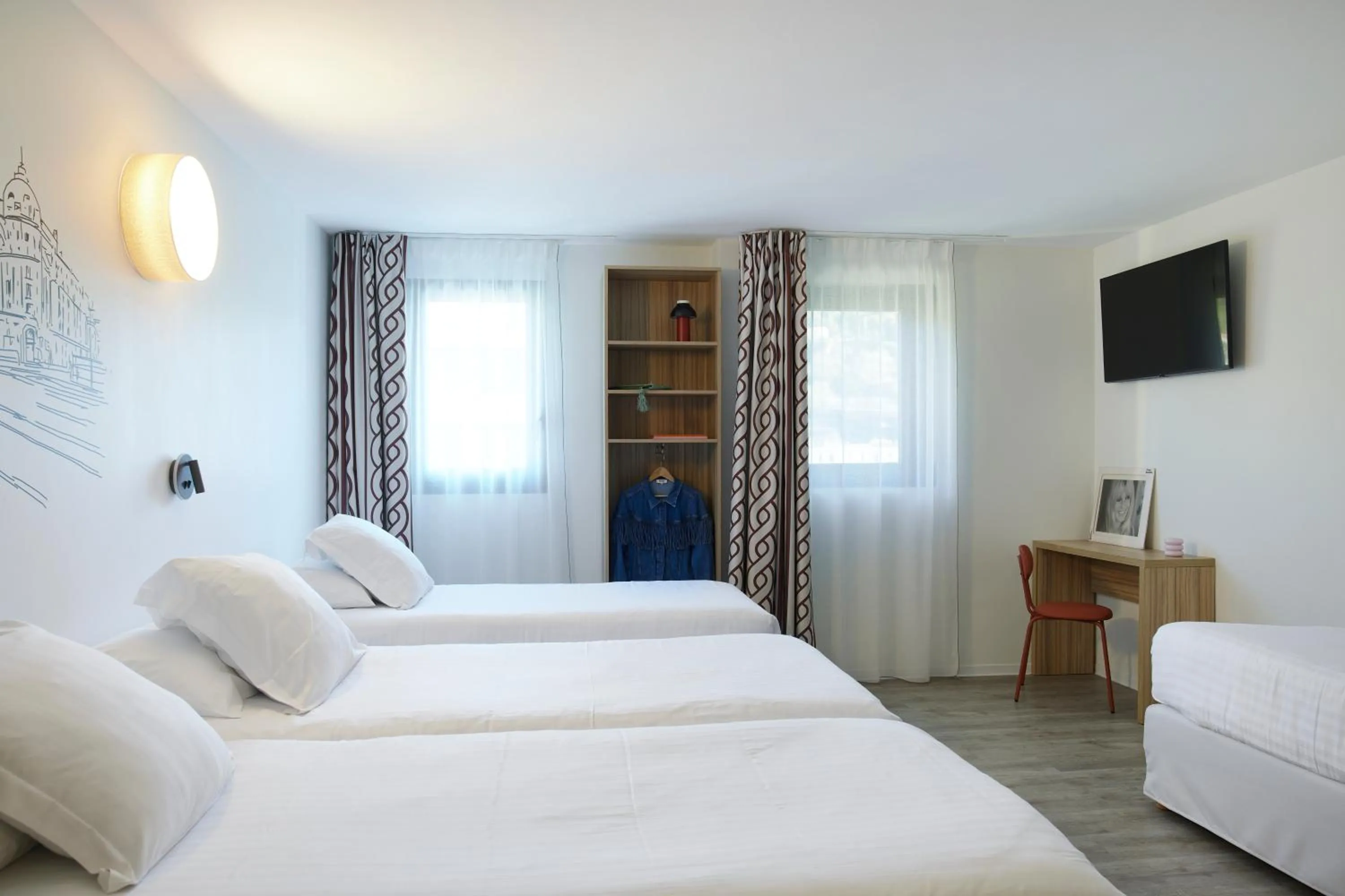 Photo of the whole room, Bed in Hotel-Restaurant Isidore Nice Ouest