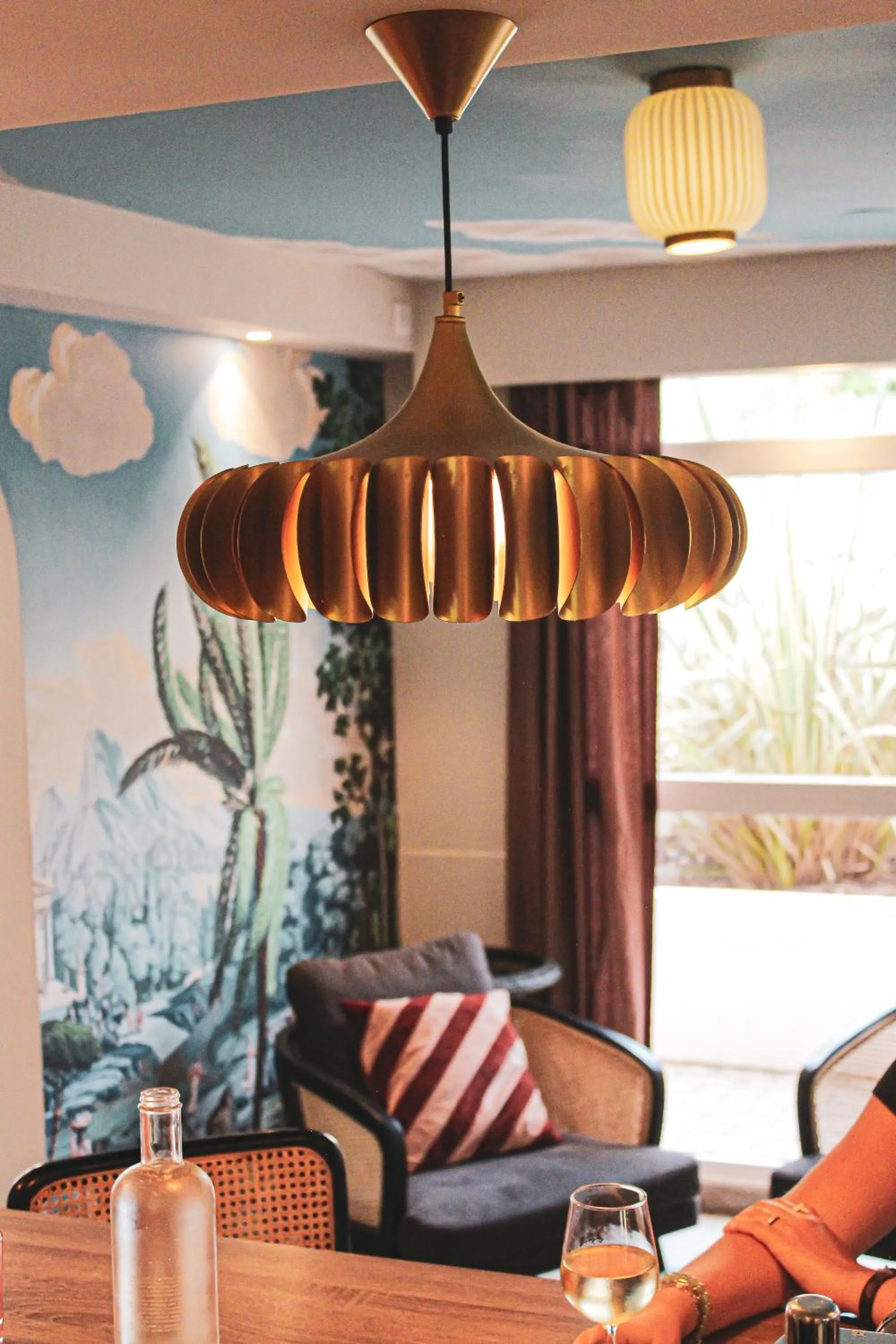 Communal lounge/ TV room in Hotel-Restaurant Isidore Nice Ouest