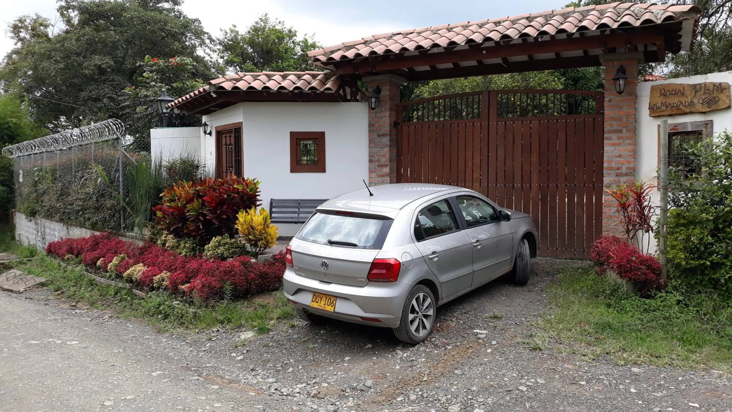 Facade/entrance in El Portal de Mariana