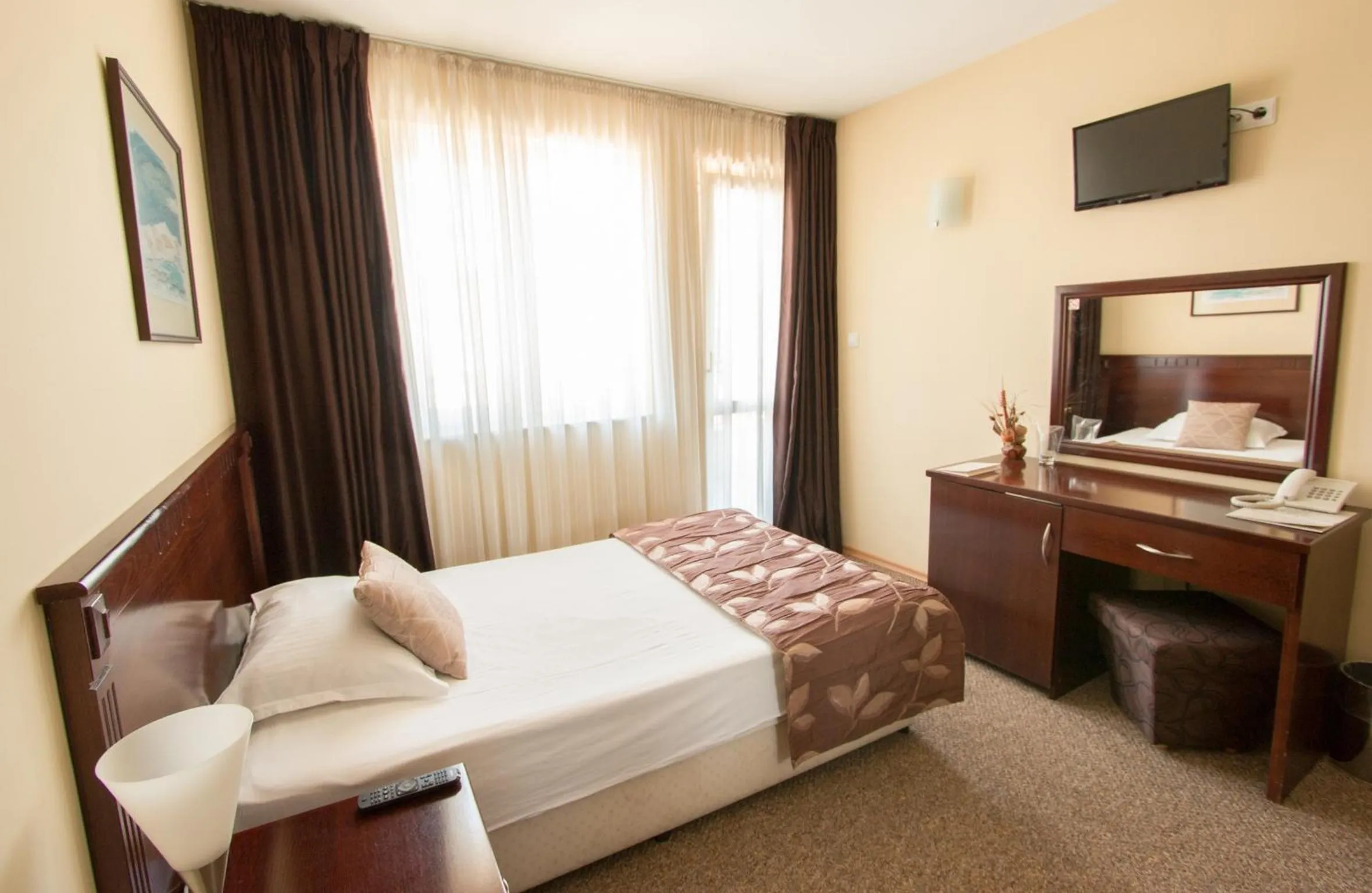 Photo of the whole room, Bed in Hotel Divesta - self check in