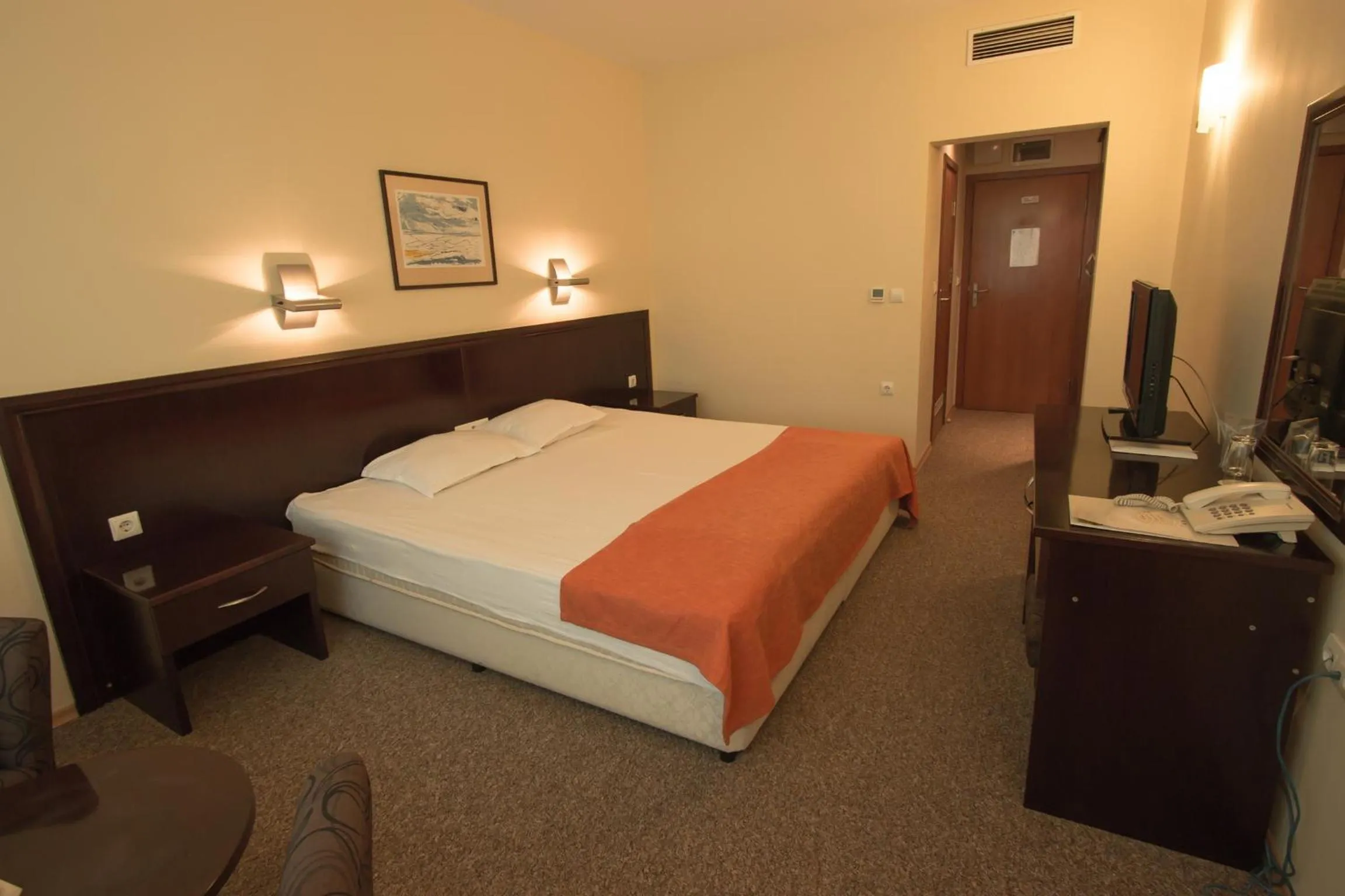 Photo of the whole room, Bed in Hotel Divesta - self check in