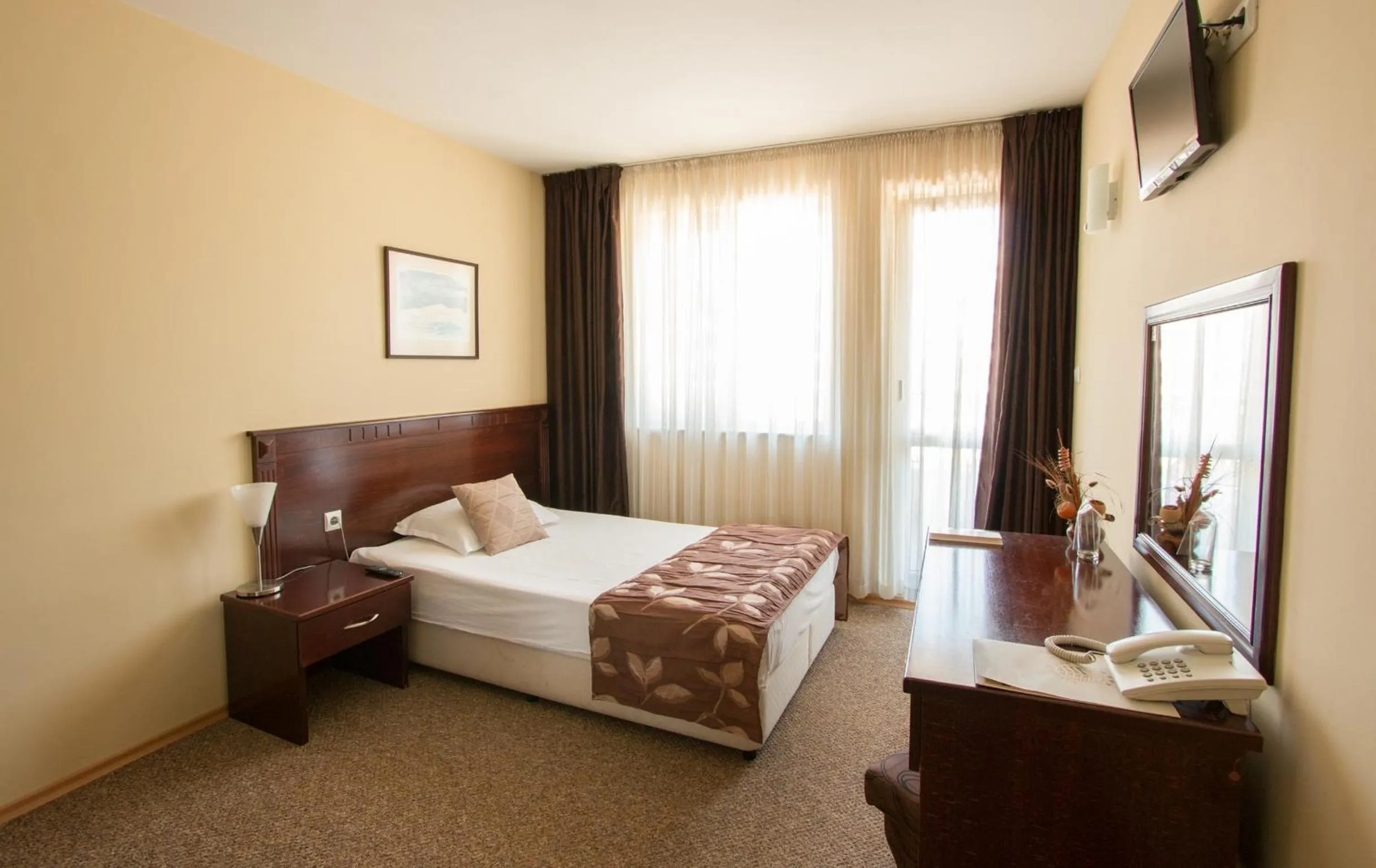 Photo of the whole room, Bed in Hotel Divesta - self check in