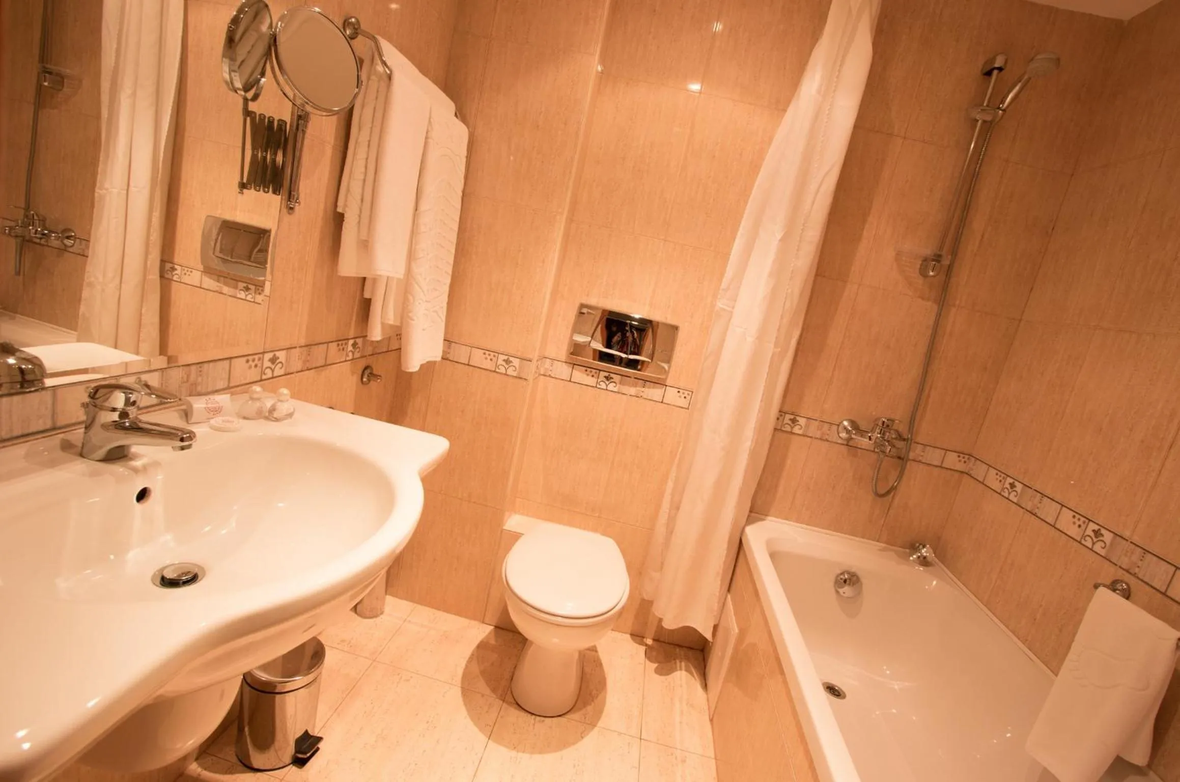 Toilet in Hotel Divesta - self check in