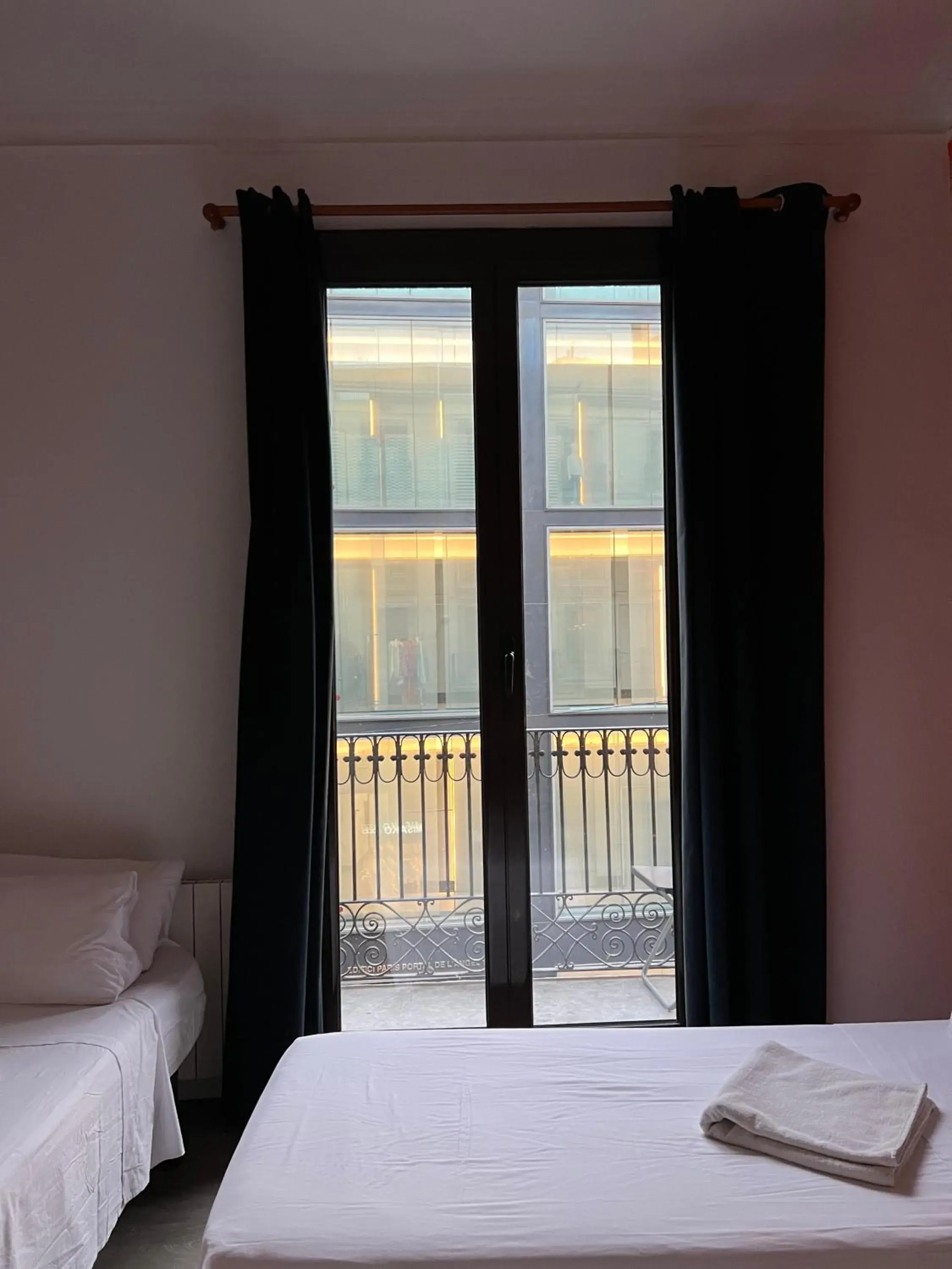 Triple Room with Balcony in Pensión Arosa Triple Room with Balcony in Pensión Arosa