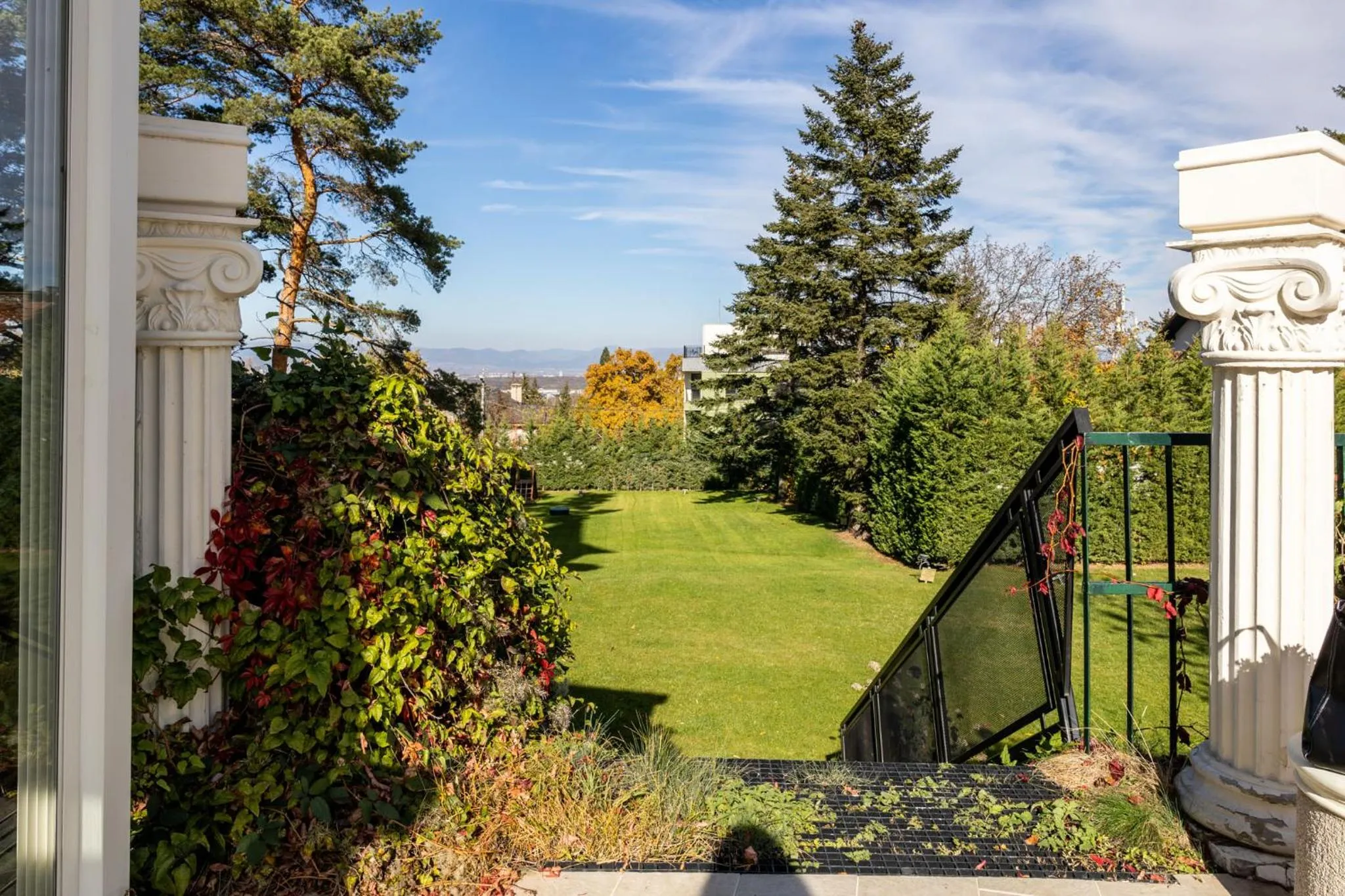 Garden in Atlantic Hotel - Free Parking