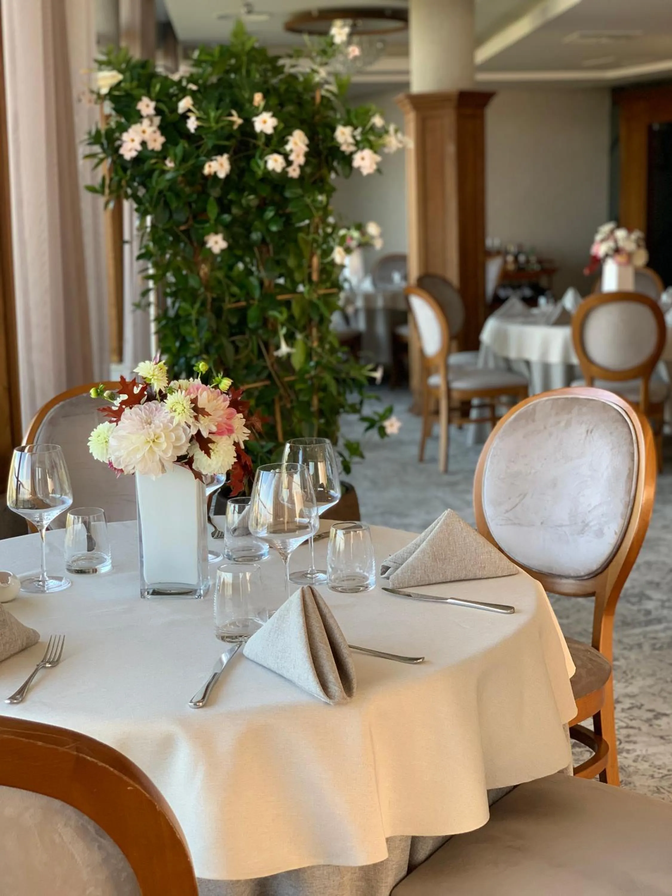 Restaurant/places to eat in Atlantic Hotel - Free Parking