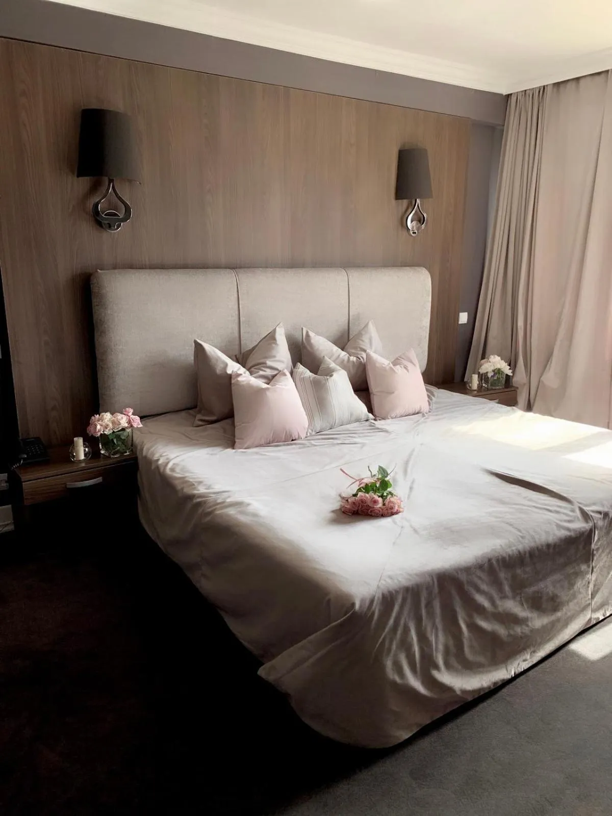 Bed in Atlantic Hotel - Free Parking