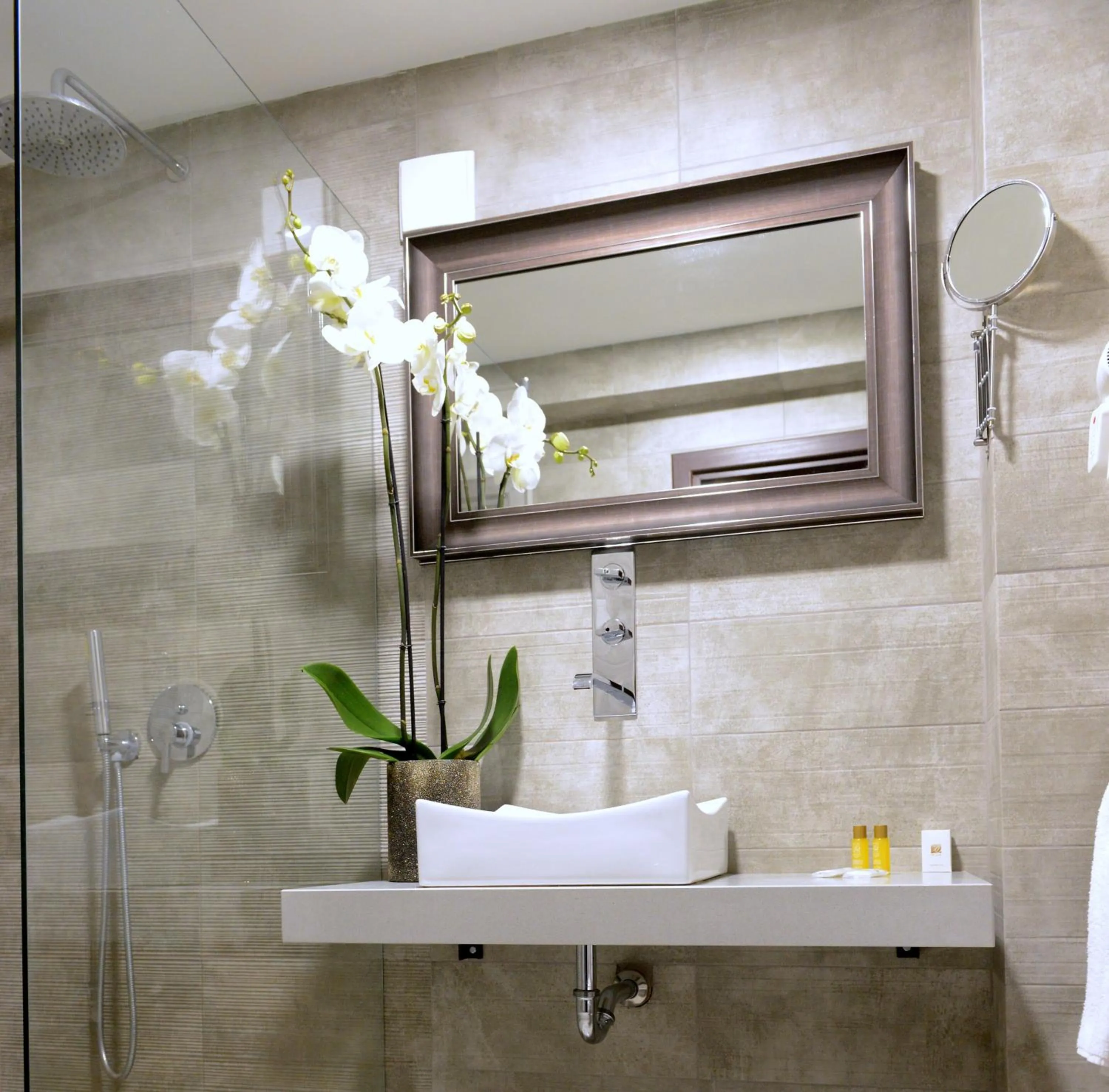 Bathroom in Atlantic Hotel - Free Parking