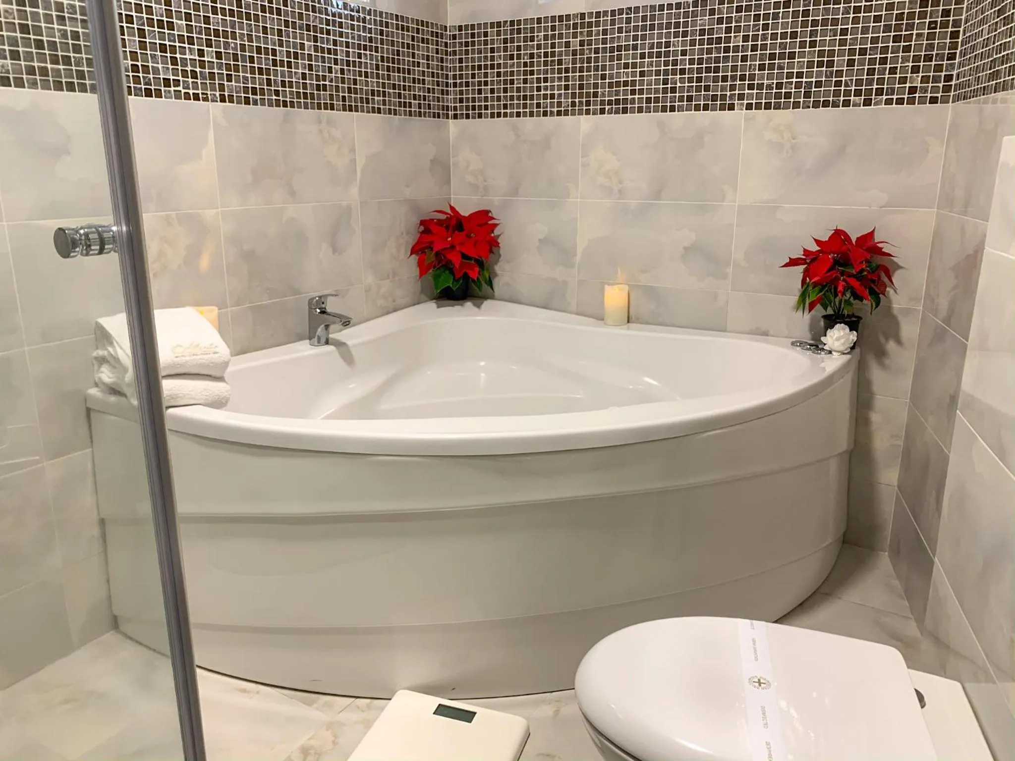 Bath in Atlantic Hotel - Free Parking