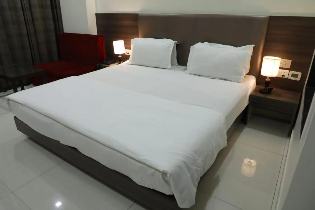 Bed in Hotel Sopan Heights