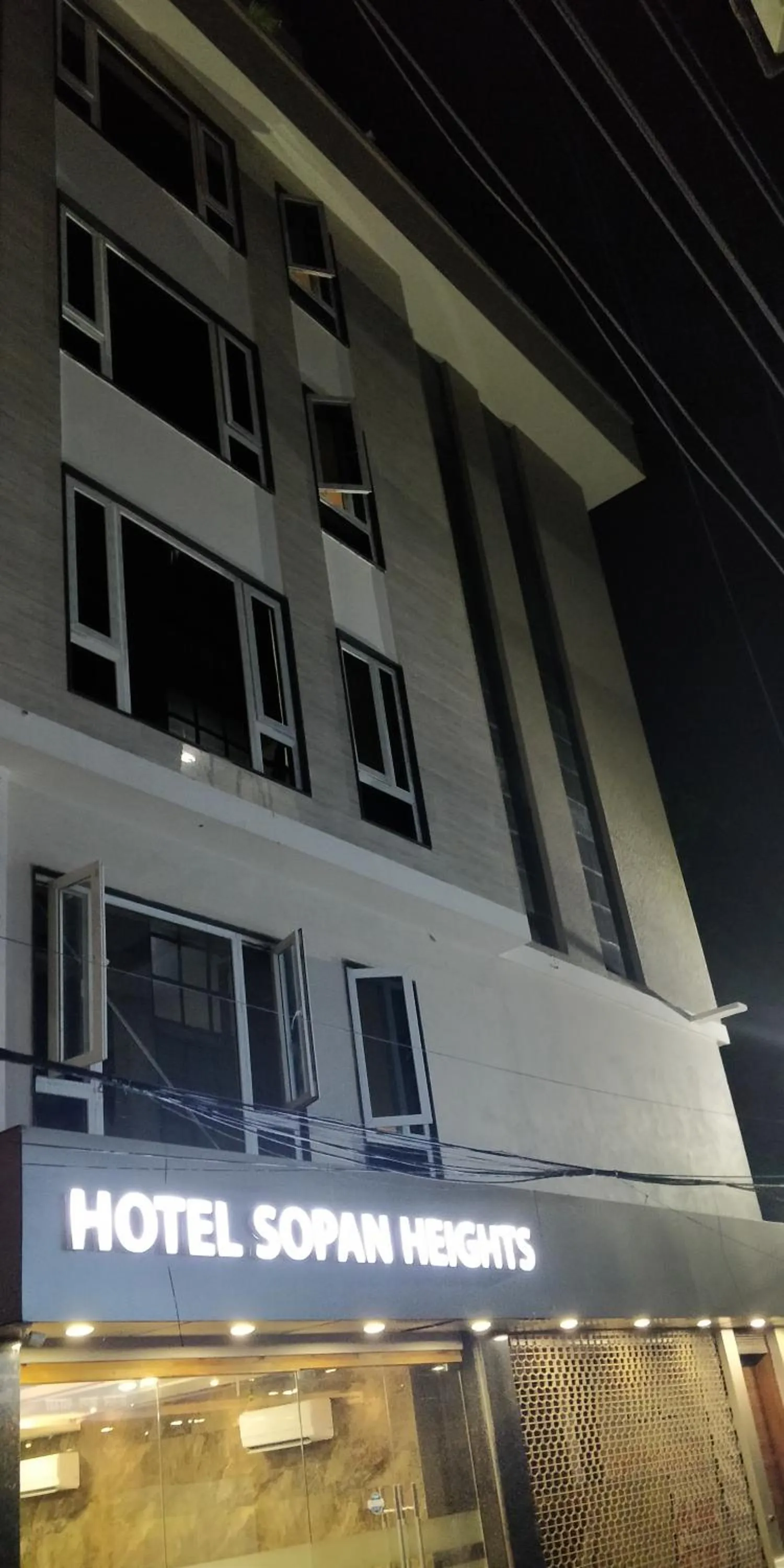 Facade/entrance in Hotel Sopan Heights