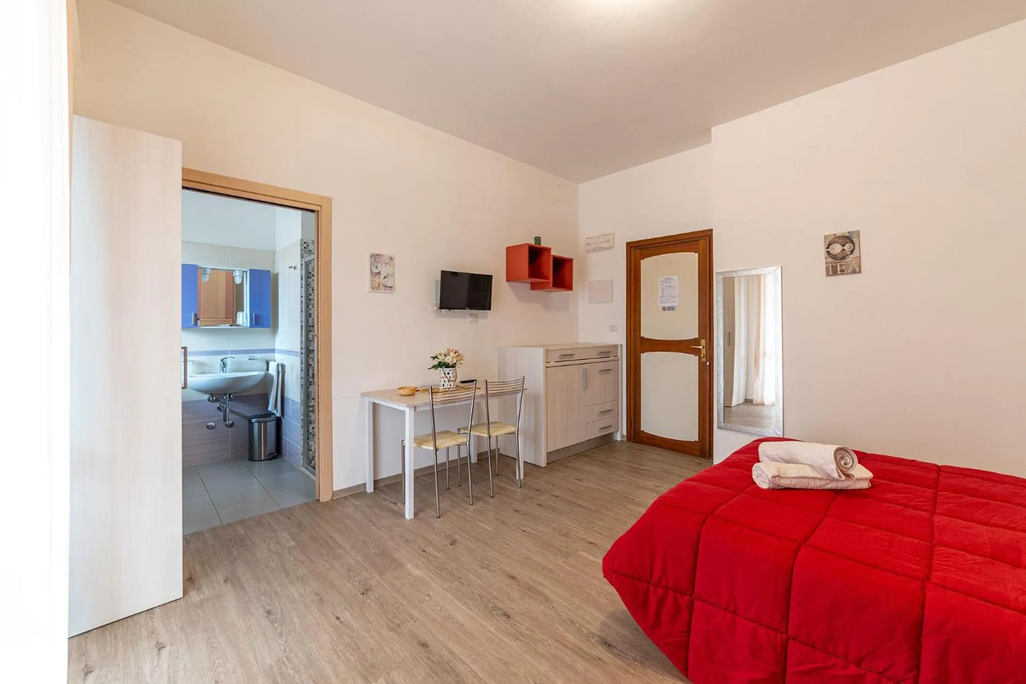 Photo of the whole room, Bed in B&B Villa Montreux