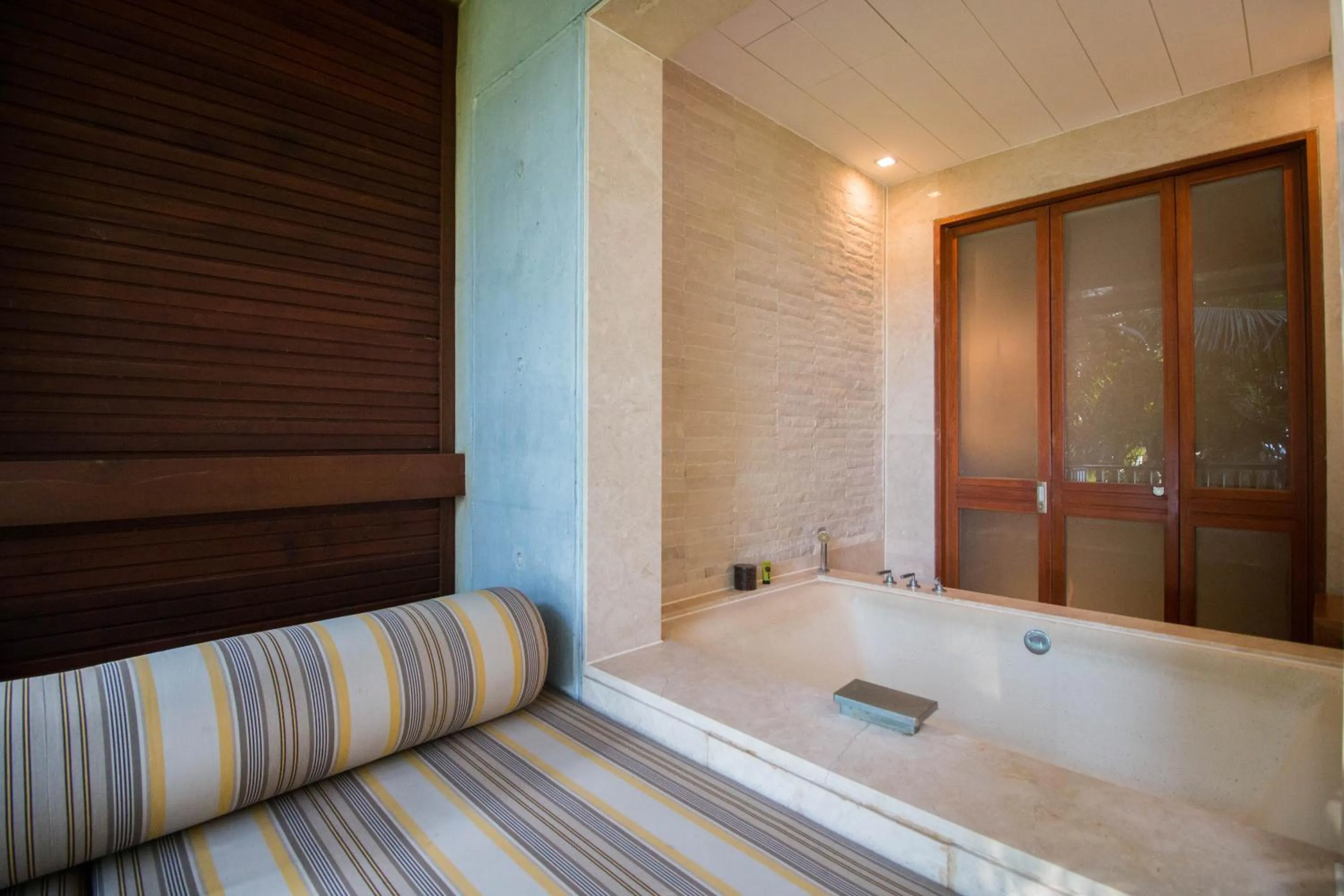 Solarium in Mandarin Oriental, Sanya