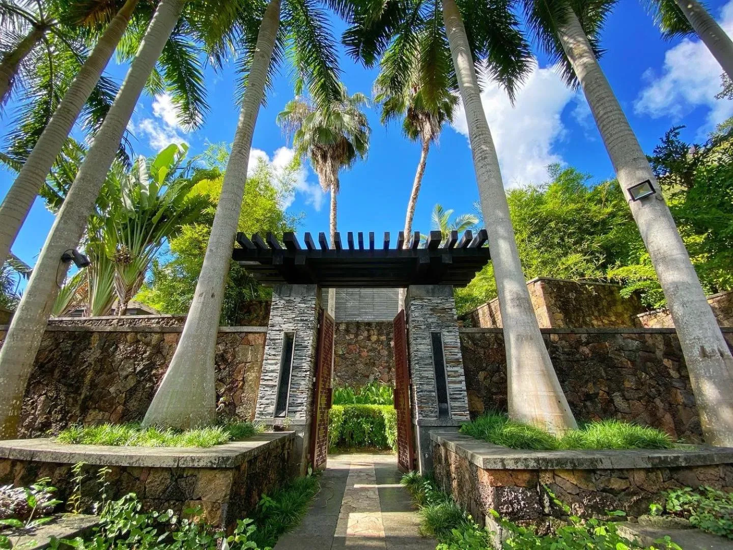 Property building in Mandarin Oriental, Sanya