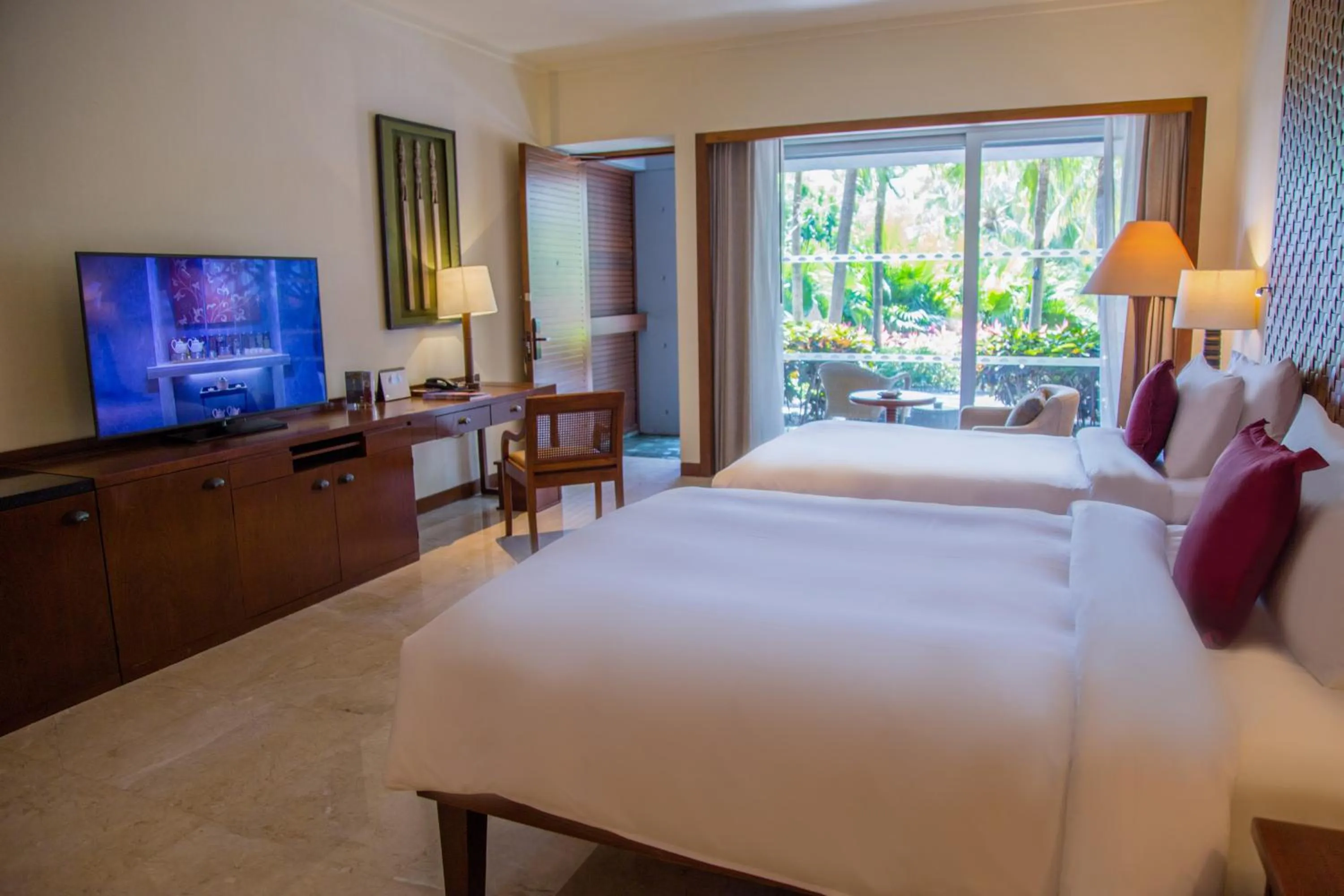 Photo of the whole room, Bed in Mandarin Oriental, Sanya