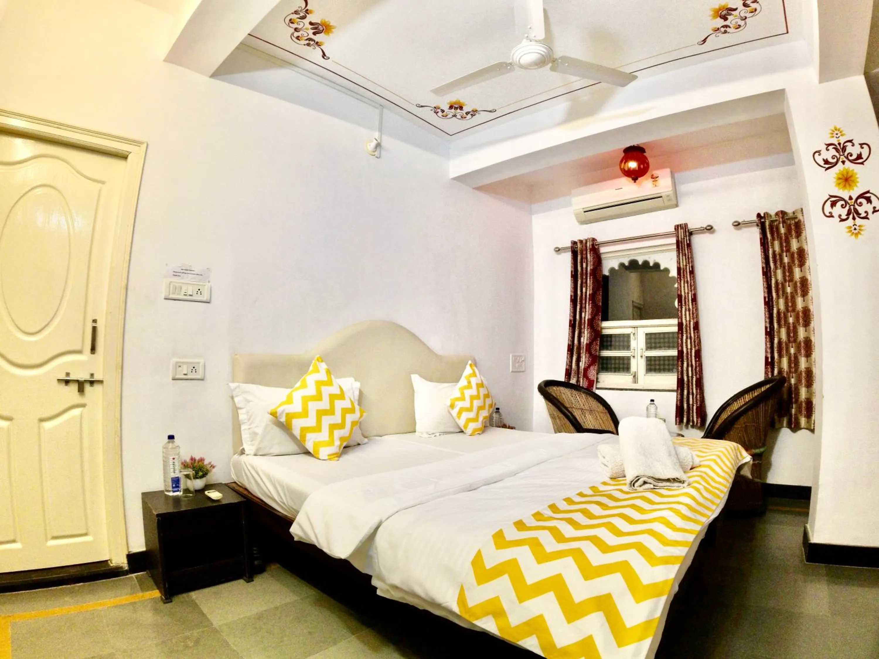 Bed in Maa Ji House on Lake Pichola