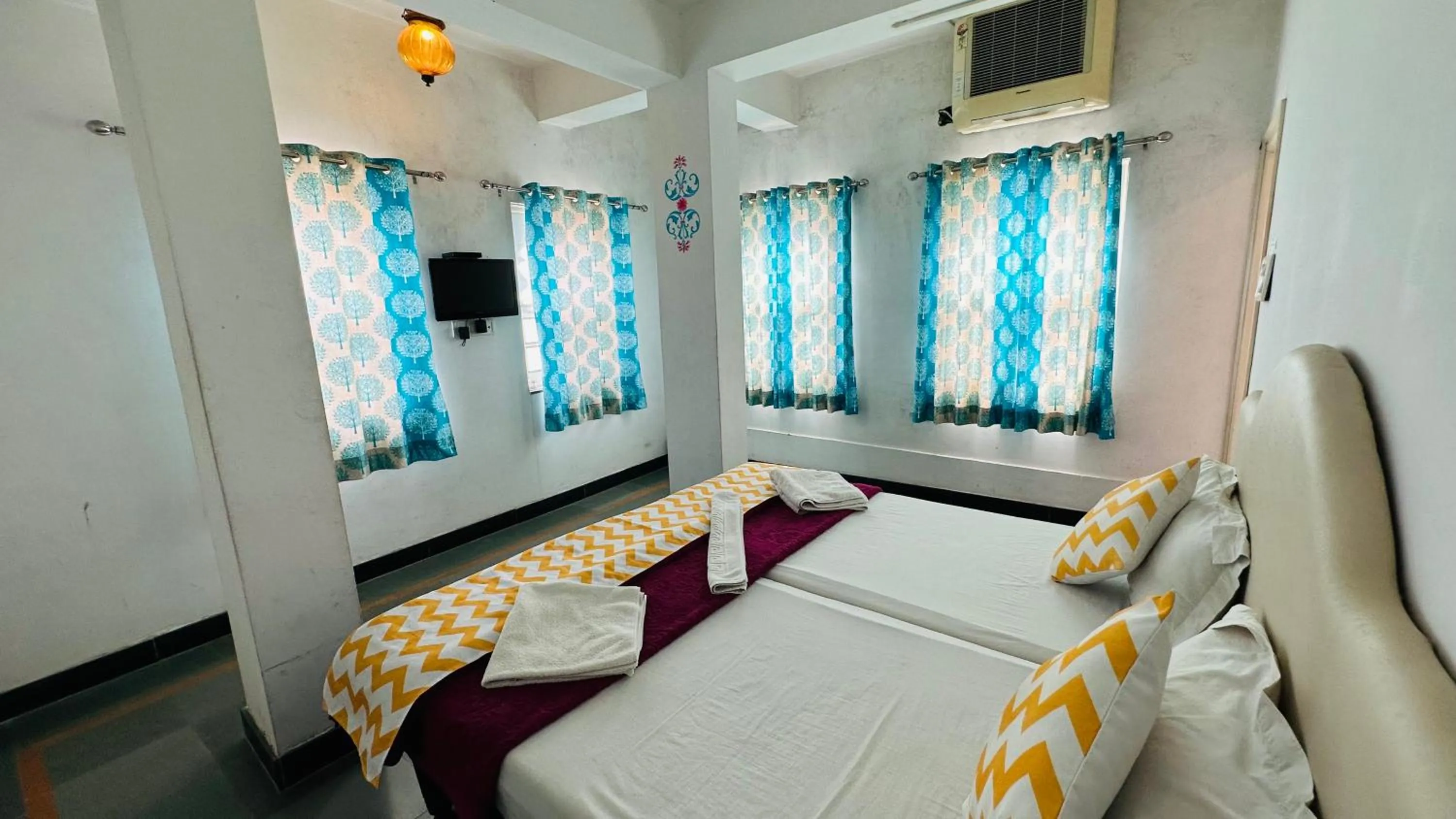 Bed in Maa Ji House on Lake Pichola