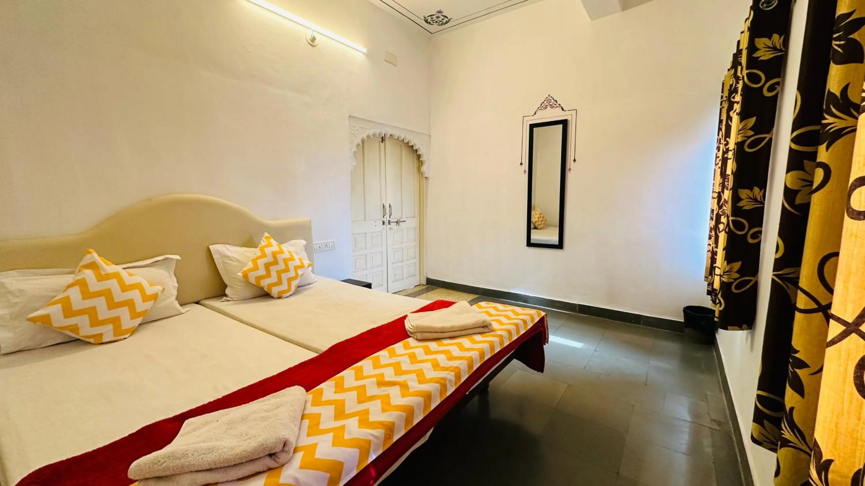 Bed in Maa Ji House on Lake Pichola