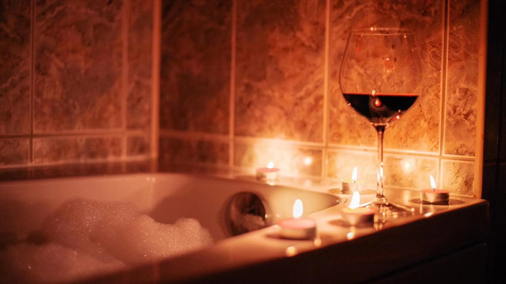 Hot Tub in Spa Hotel Dvoretsa