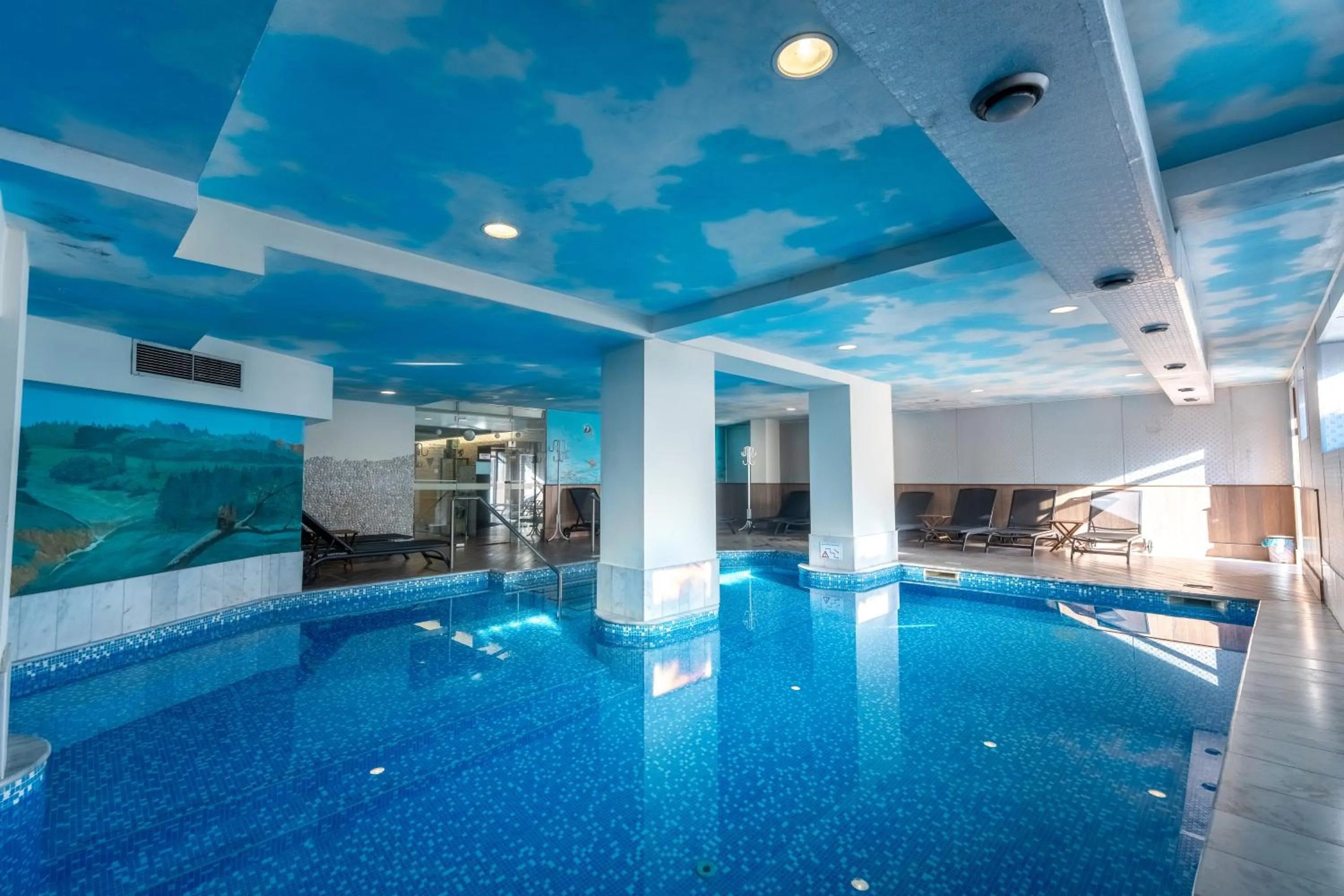 Swimming pool in Spa Hotel Dvoretsa