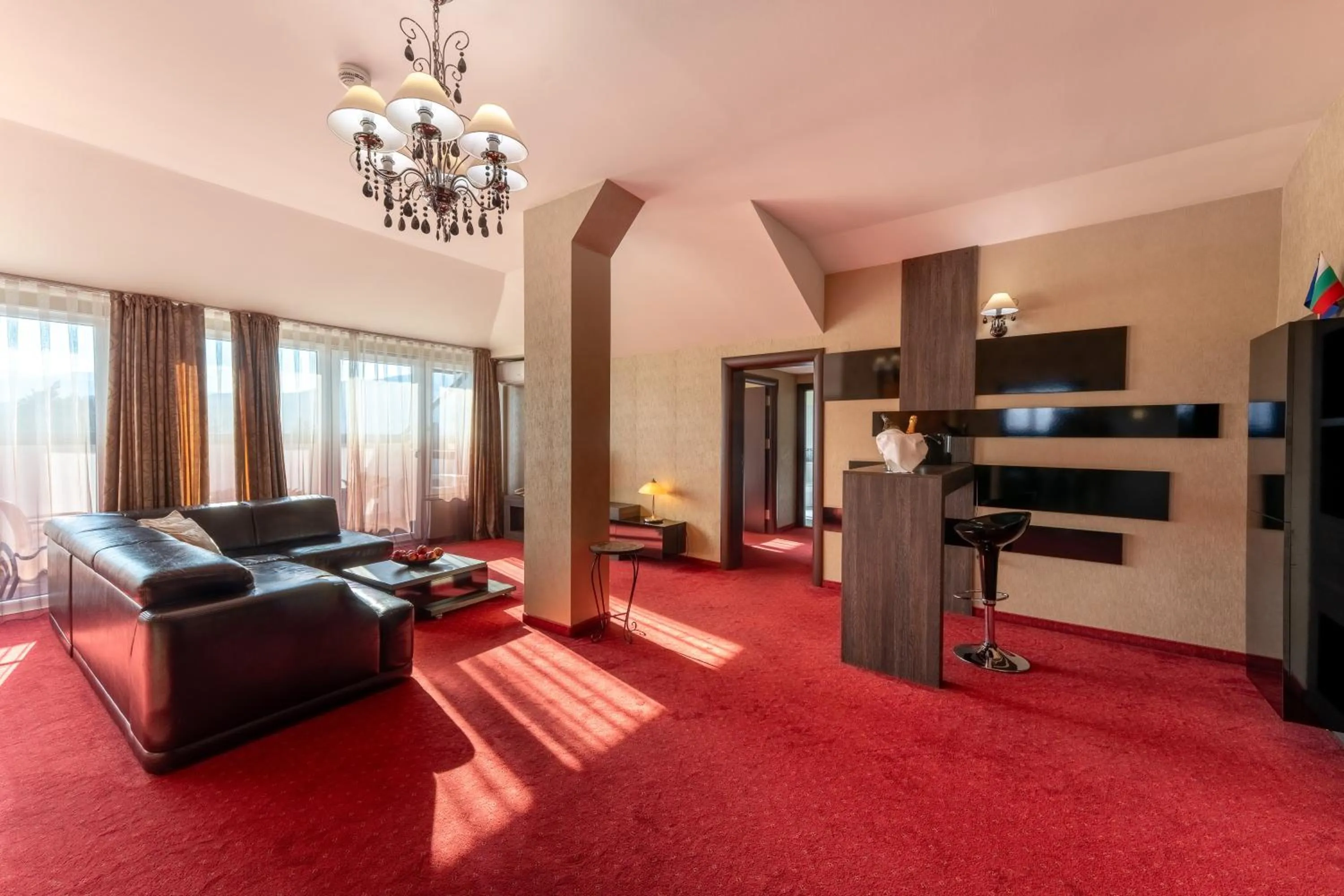 Communal lounge/ TV room in Spa Hotel Dvoretsa