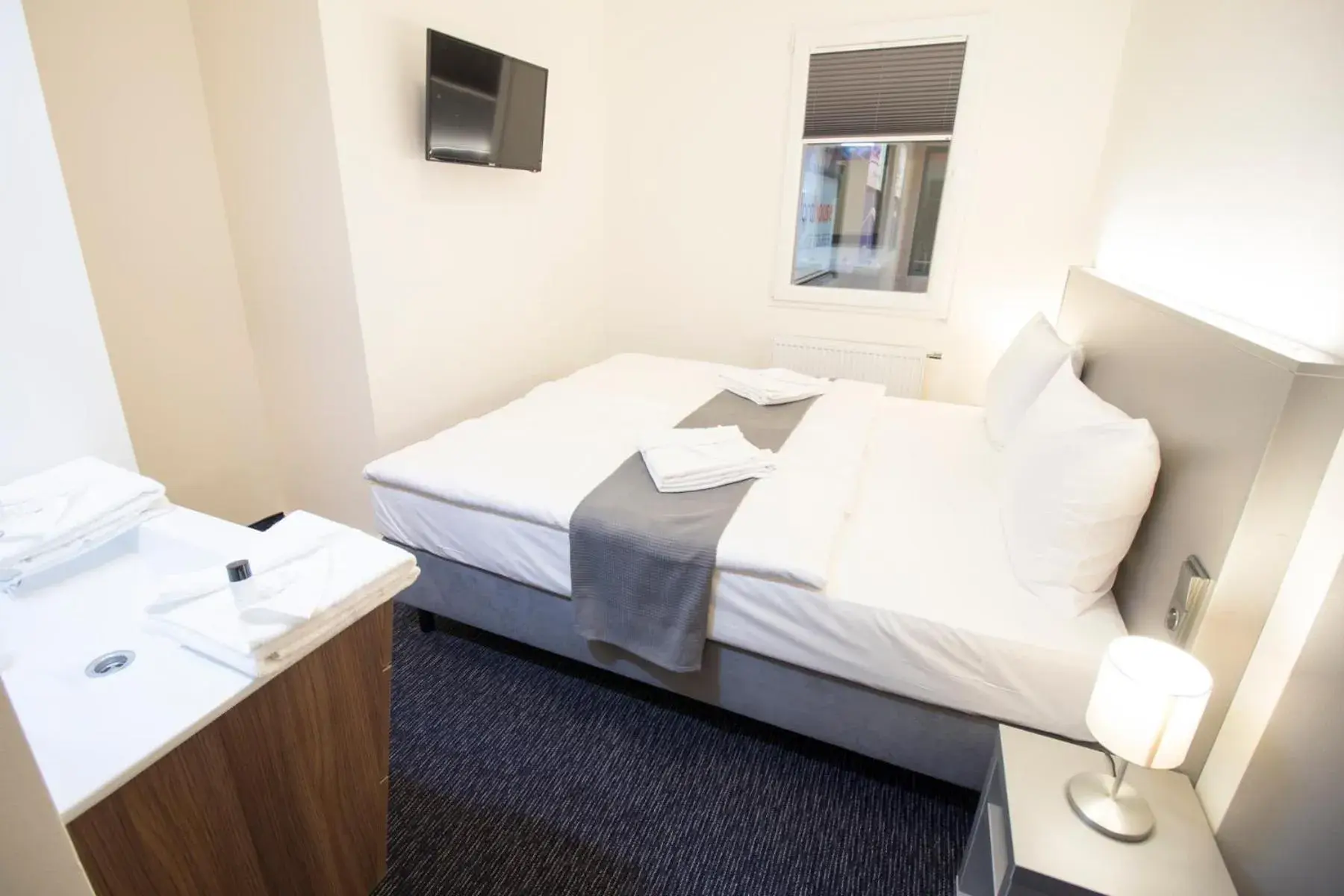 Deluxe Double Room with Atrium View in Narodni Stay Deluxe Double Room with Atrium View in Narodni Stay