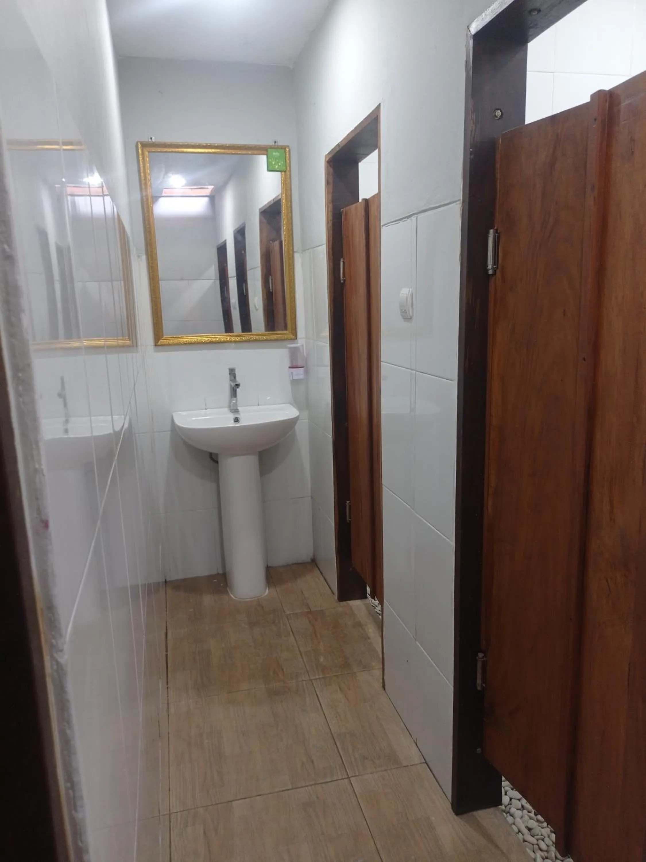 Toilet in Watu Agung Guest House