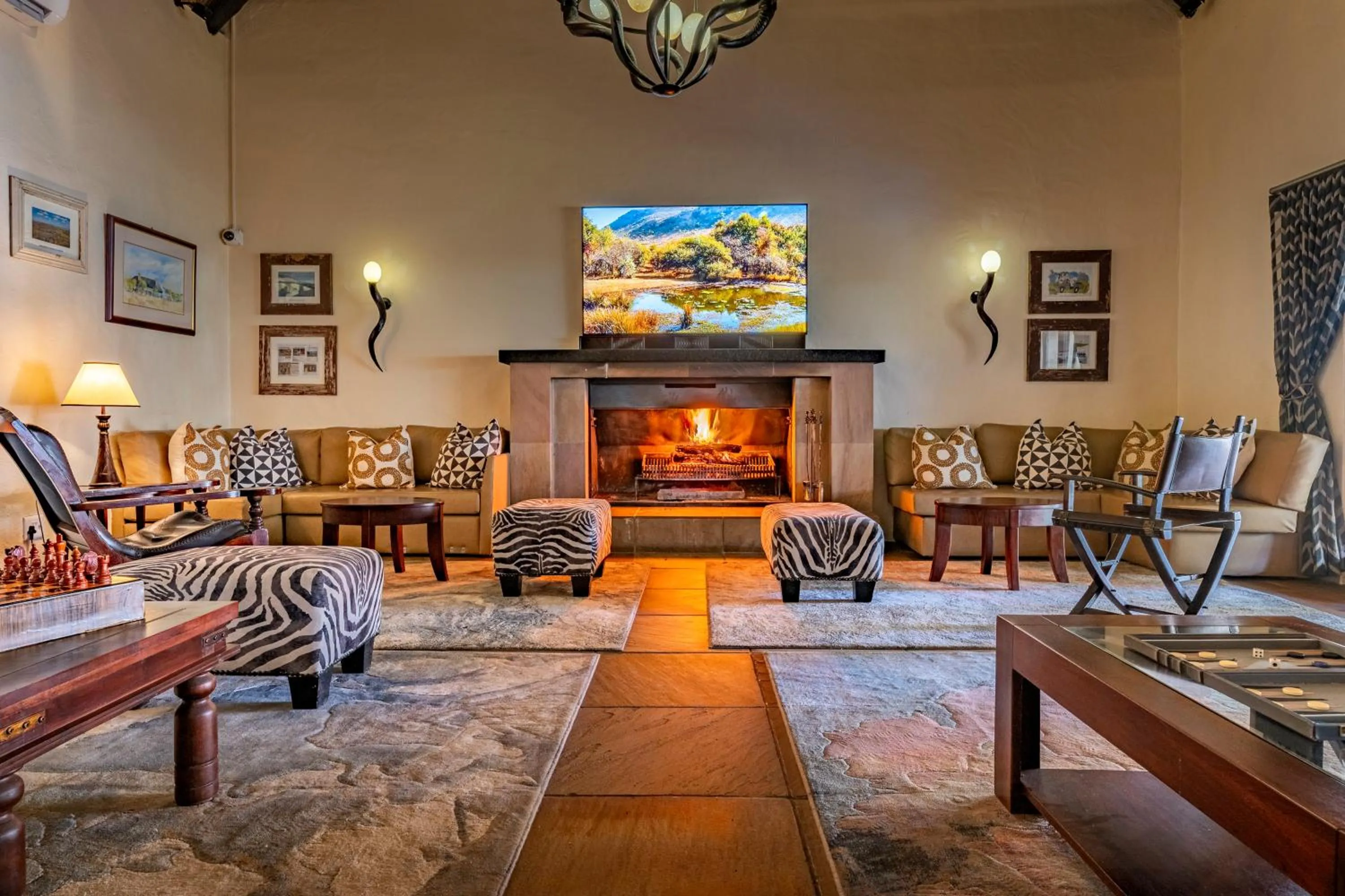 Lounge or bar in Kwa Maritane Lodge