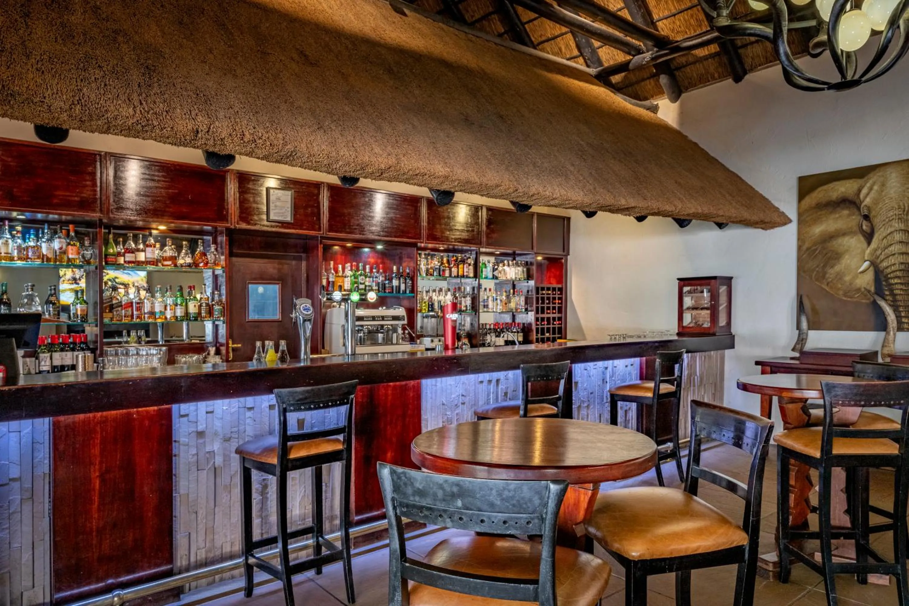 Lounge or bar in Kwa Maritane Lodge