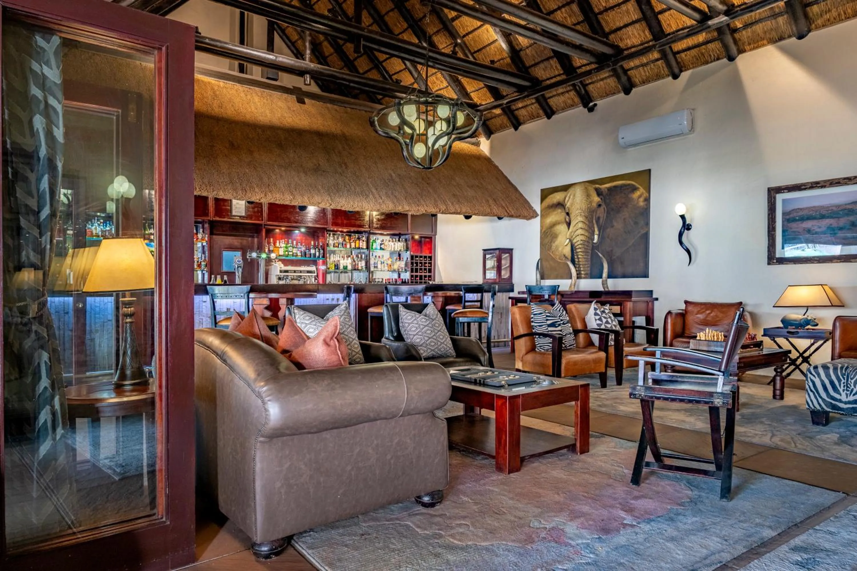Lounge or bar in Kwa Maritane Lodge