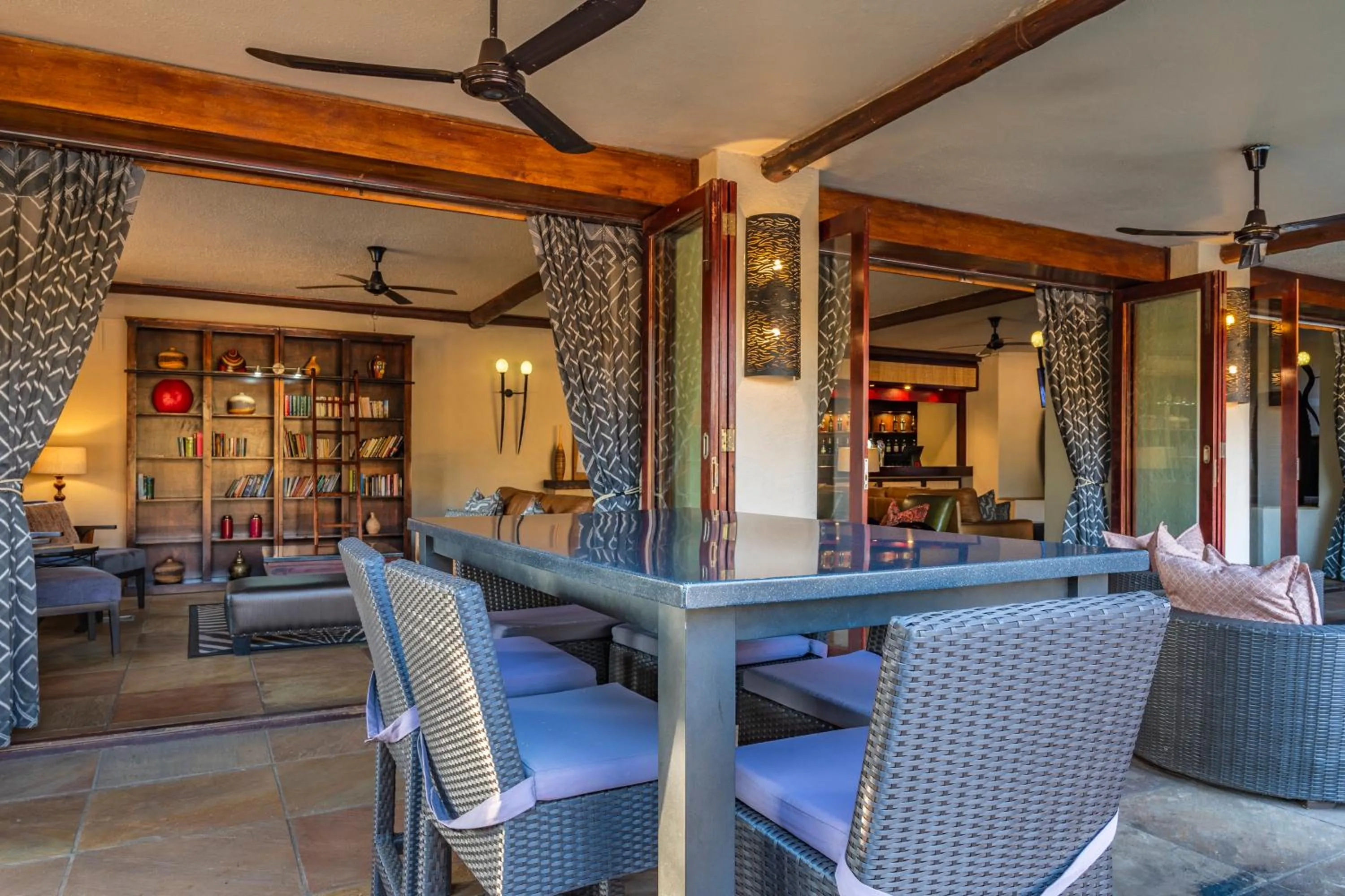 Lounge or bar in Kwa Maritane Lodge