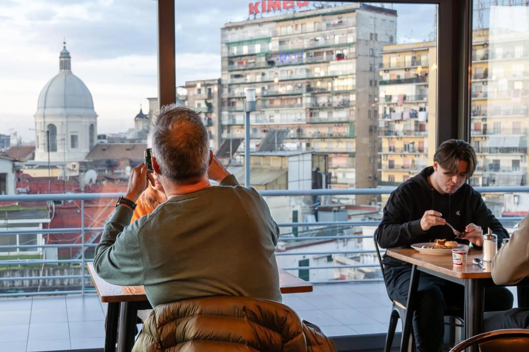 Communal lounge/ TV room in B&B Sweet Sleep