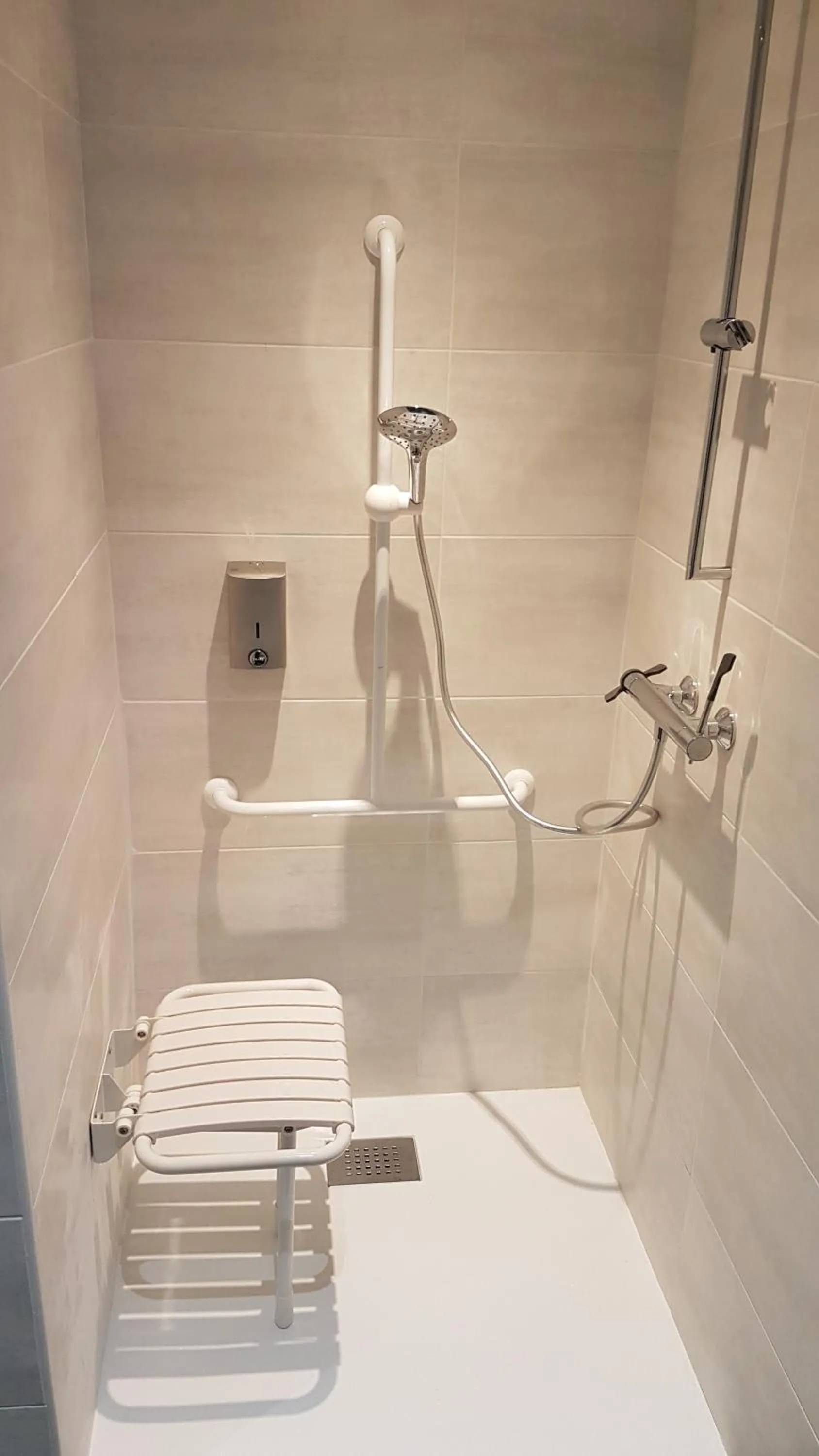 Shower in Logis Hotel Yseria - Historical Center