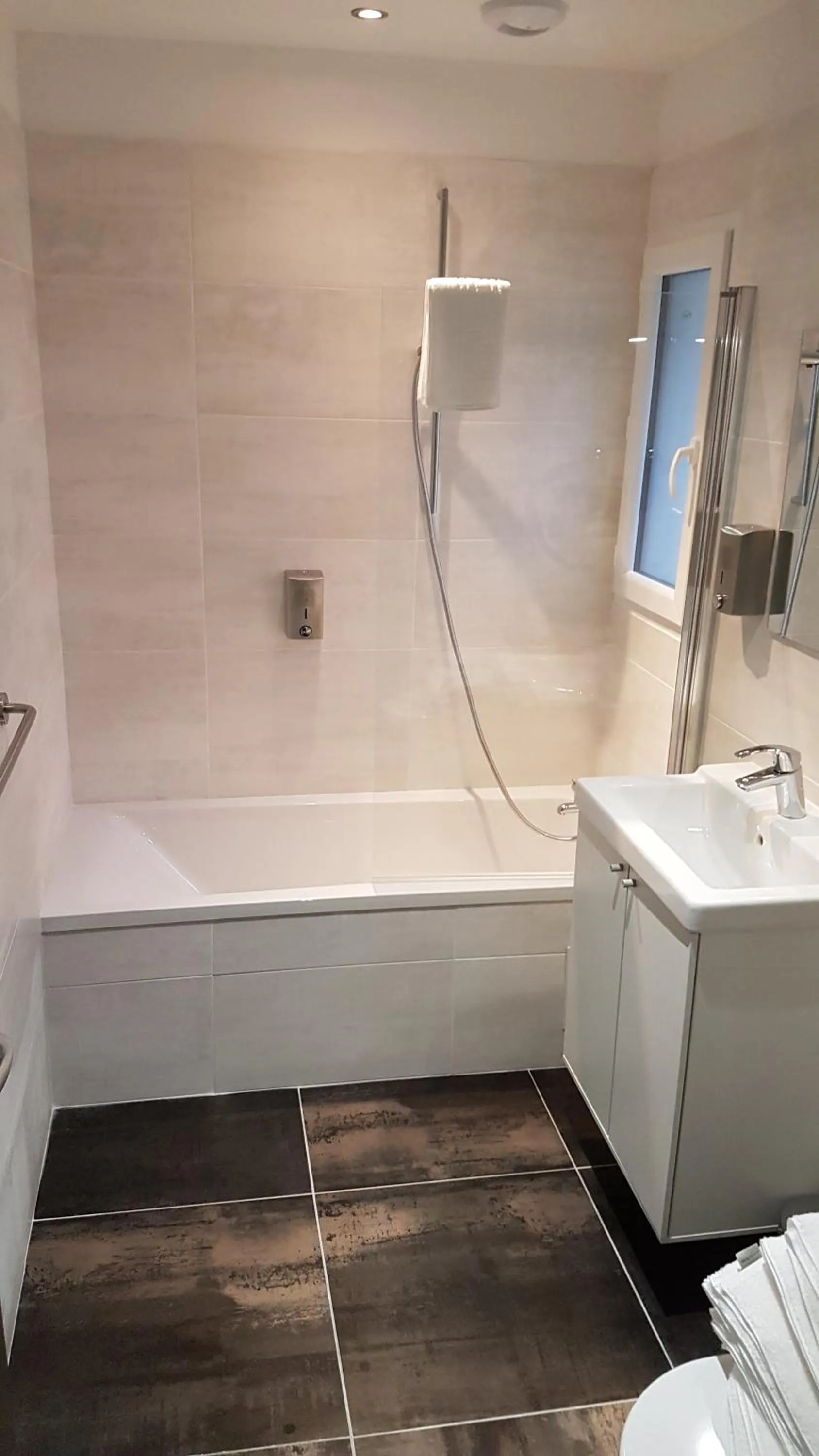 Shower in Logis Hotel Yseria - Historical Center