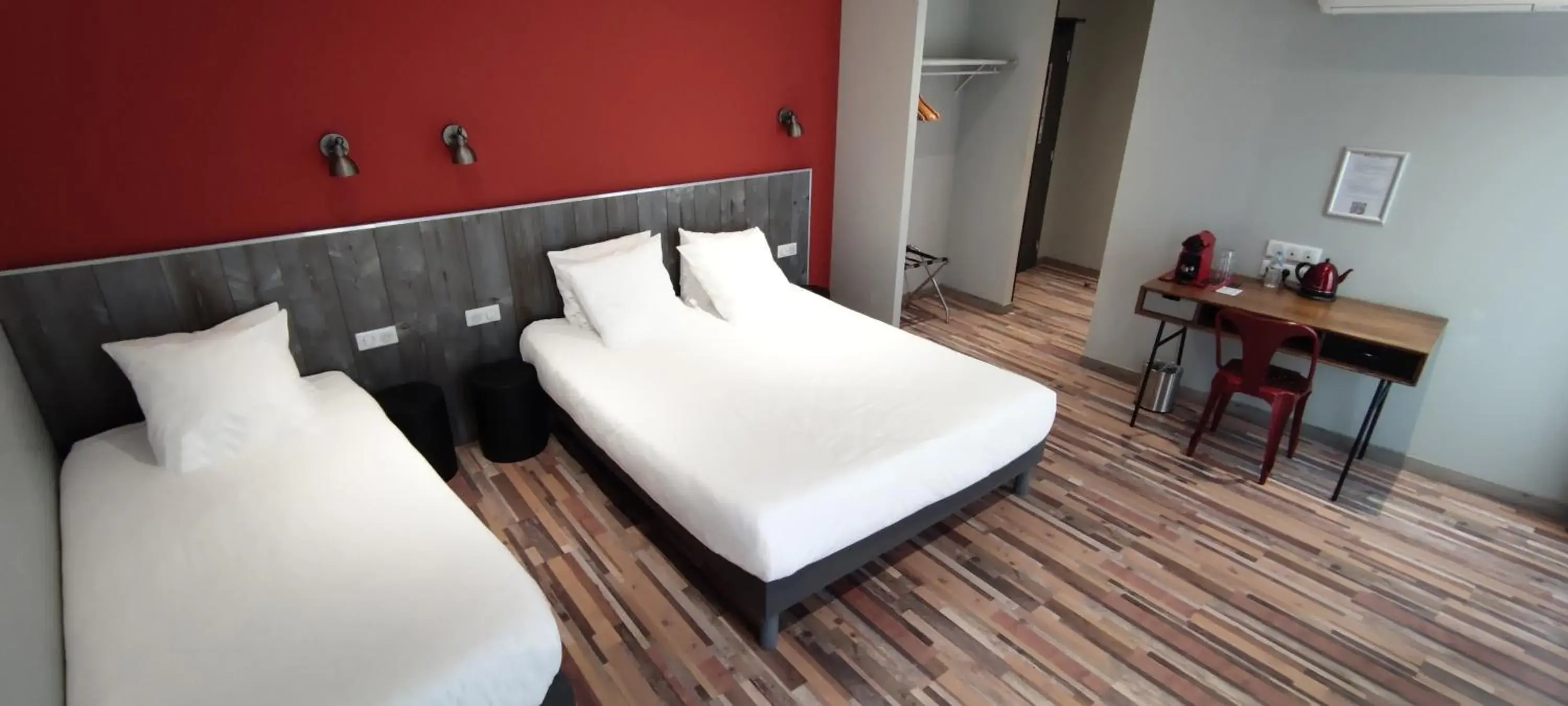 Triple Room with City View in Logis Hotel Yseria - Historical Center Triple Room with City View in Logis Hotel Yseria - Historical Center