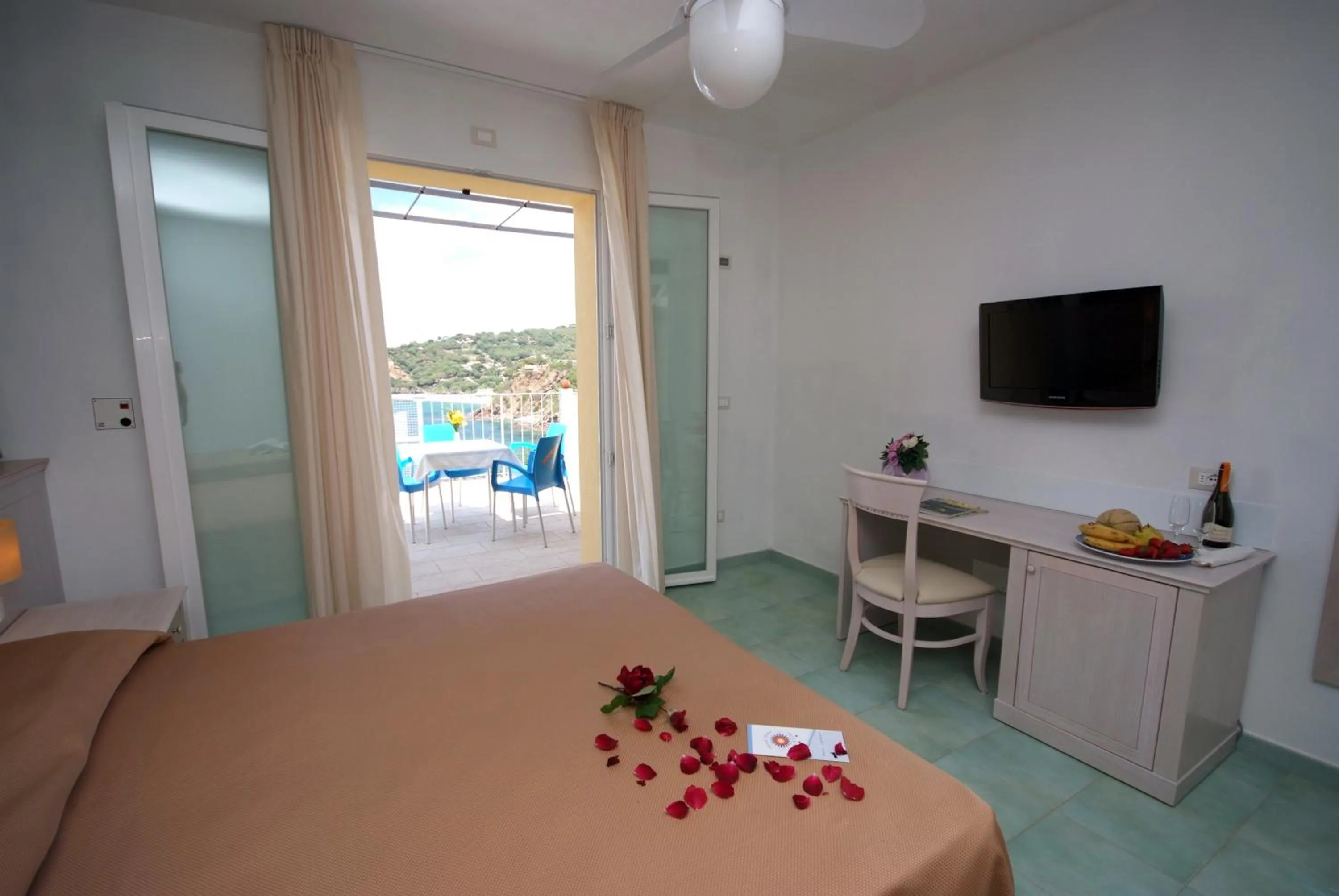 Day, Bed in Hotel Dino