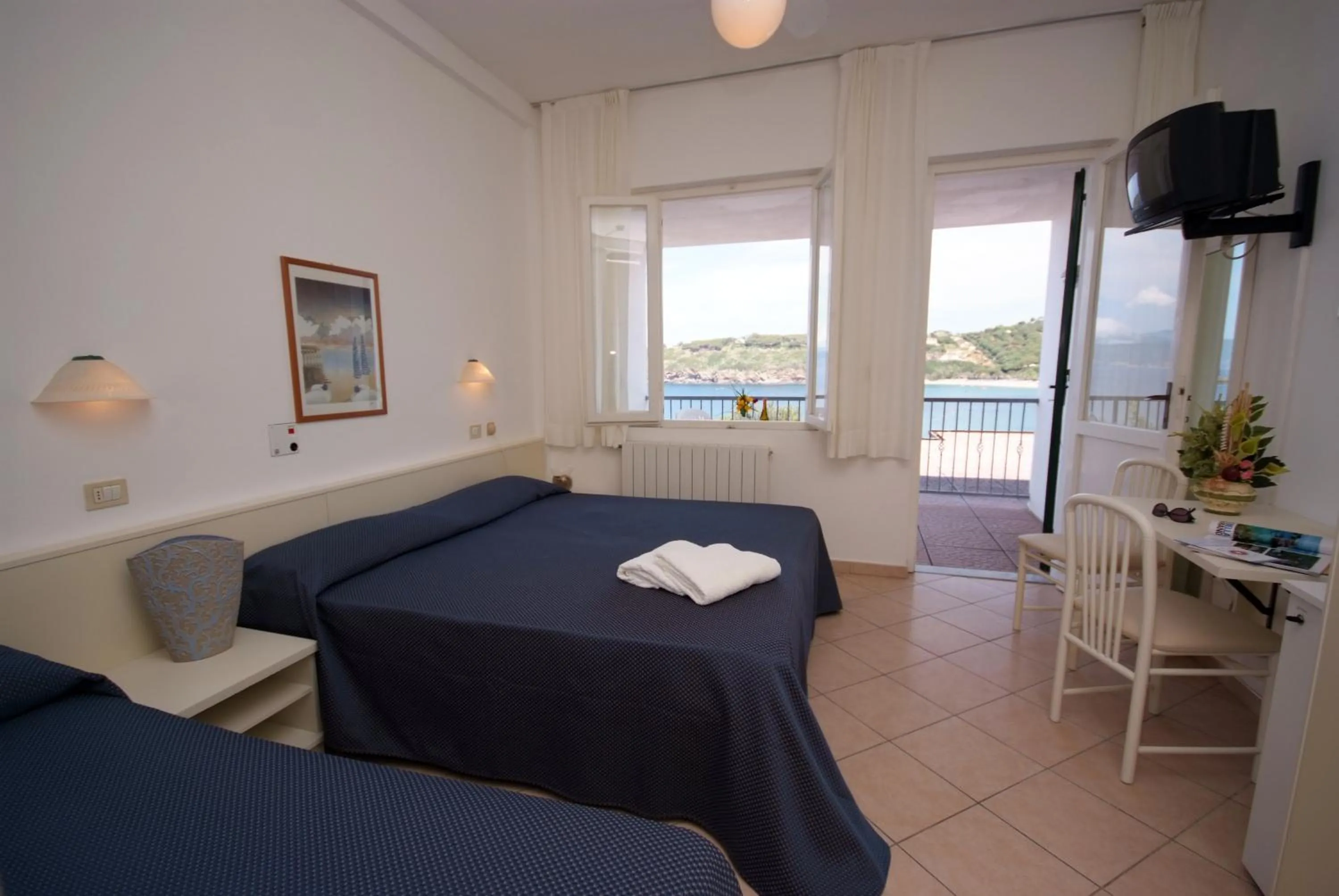 Day, Bed in Hotel Dino