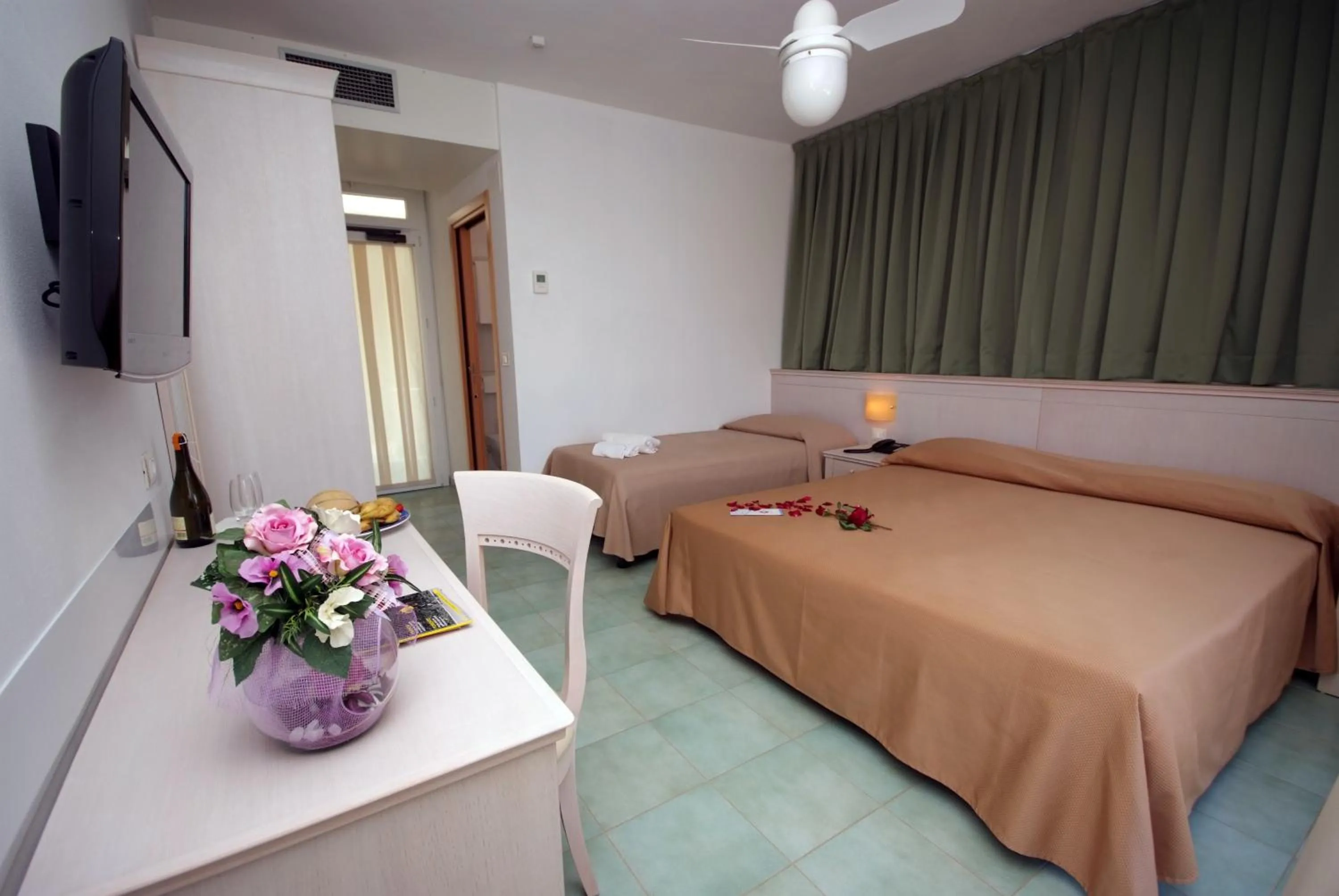 Photo of the whole room, Bed in Hotel Dino