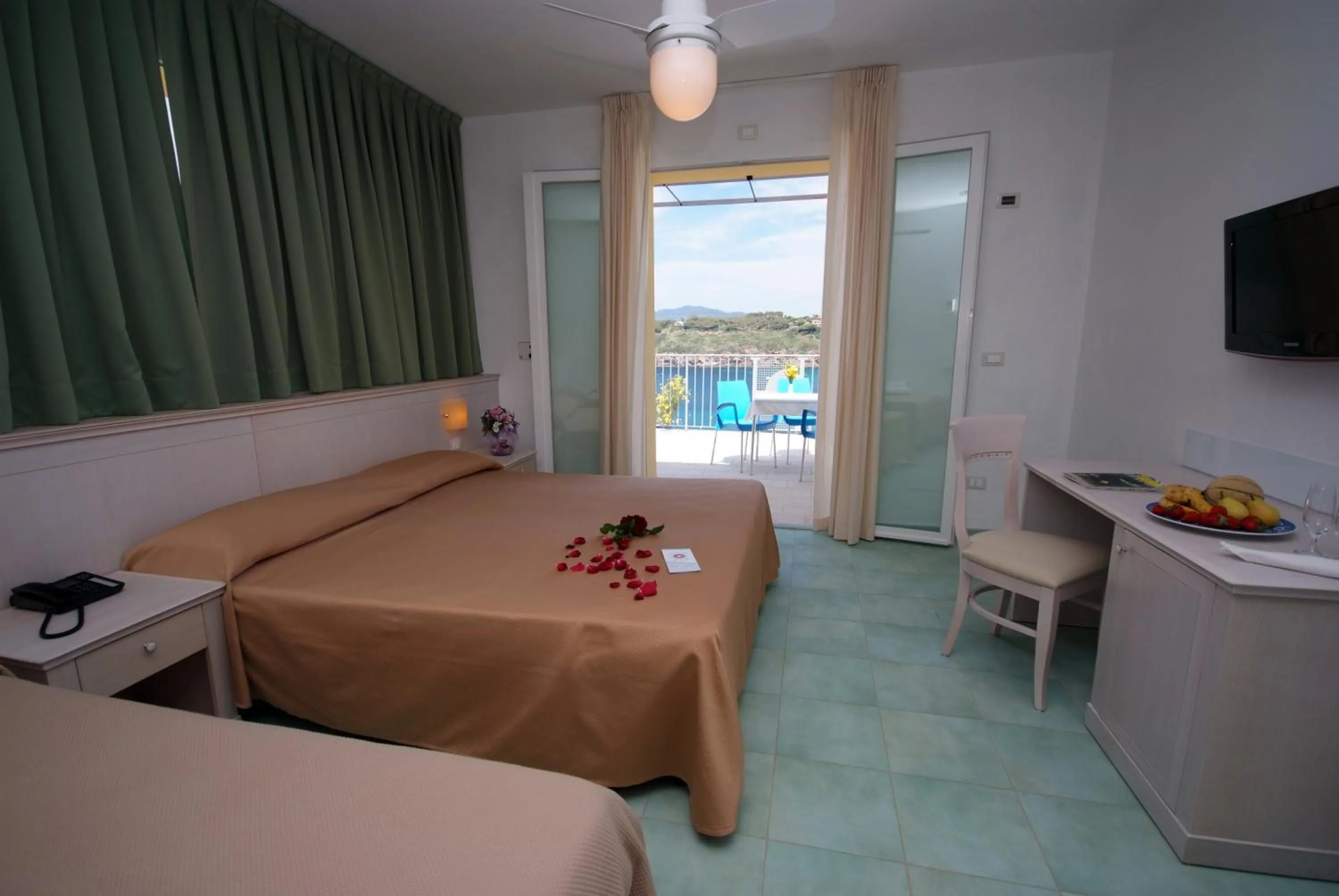 Day, Bed in Hotel Dino